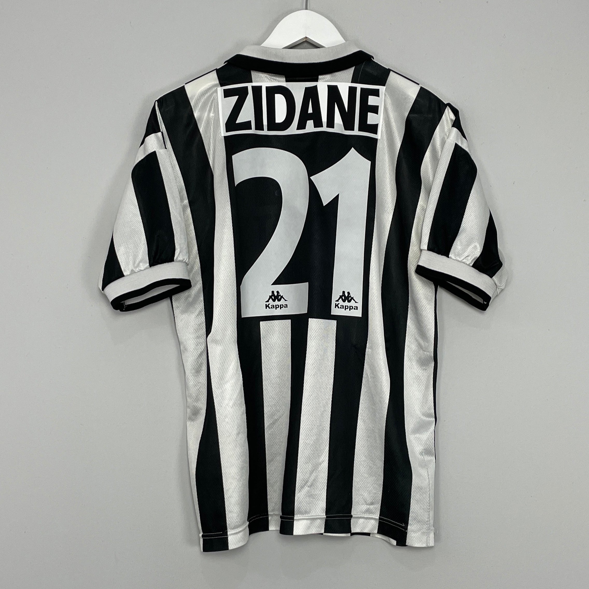 Shop 1996/97 JUVENTUS ZIDANE #21 HOME SHIRT (M) KAPPA, classic football shirts, vintage football shirts & retro soccer jerseys at Cult Kits