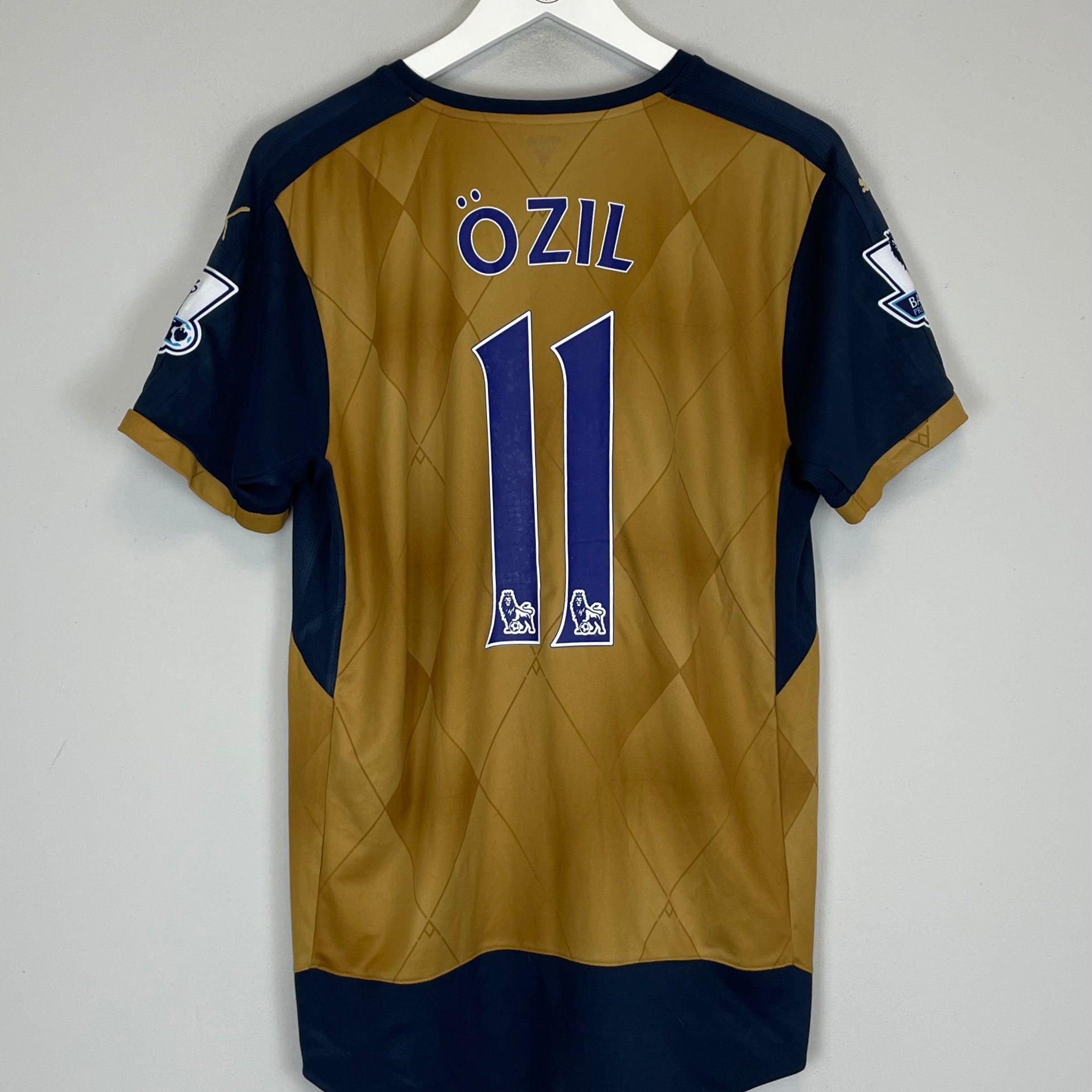 Shop 2015/16 ARSENAL OZIL #11 AWAY SHIRT (L) PUMA, classic football shirts, vintage football shirts & retro soccer jerseys at Cult Kits