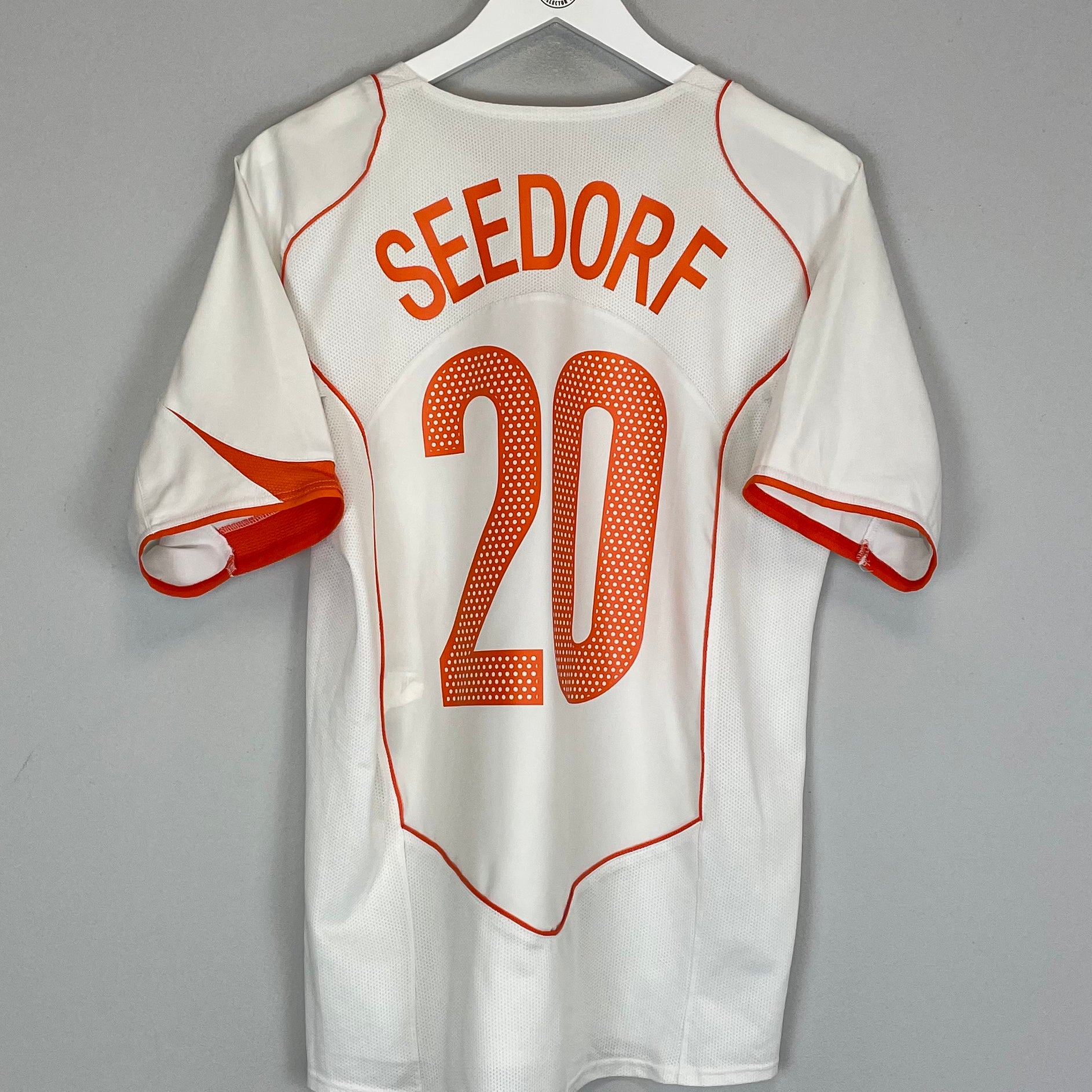 Shop 2004/06 NETHERLANDS SEEDORF #20 AWAY SHIRT (M) NIKE, classic football shirts, vintage football shirts & retro soccer jerseys at Cult Kits