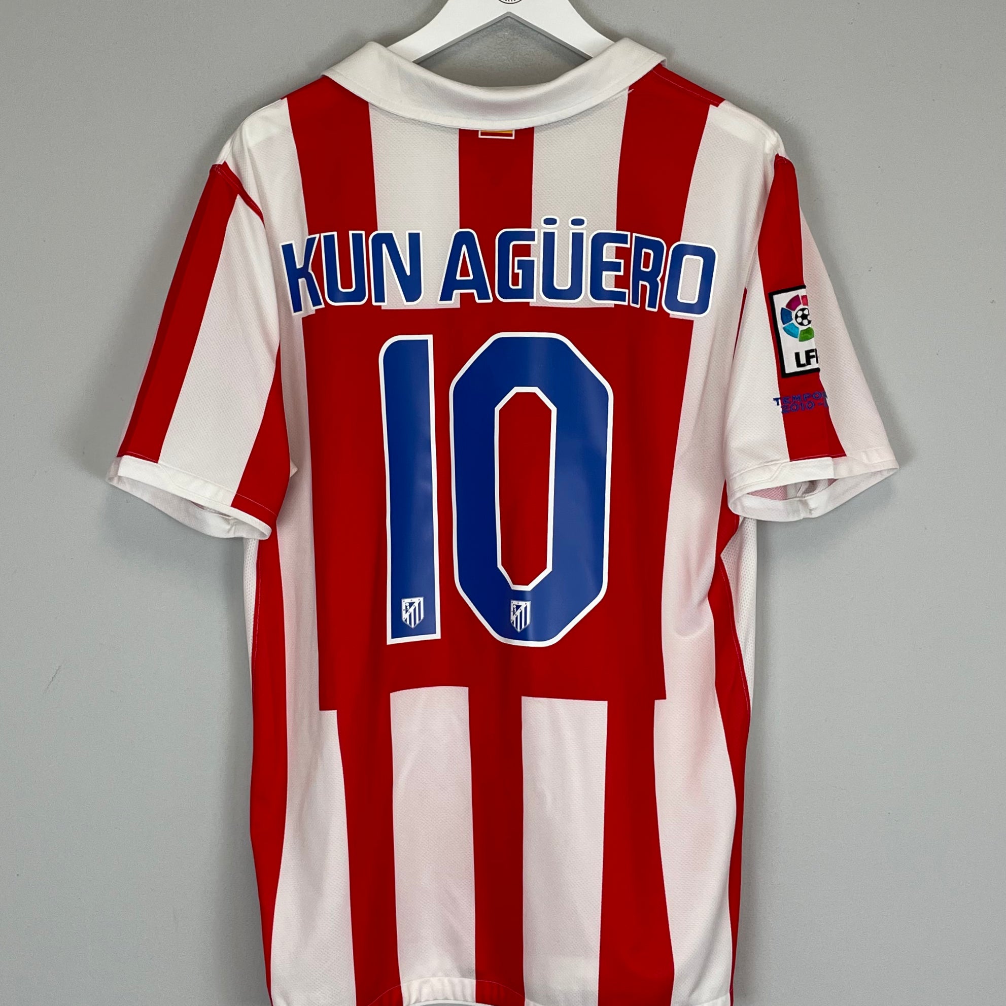 2010/12 ATLETICO MADRID KUN AGUERO #10 HOME SHIRT (L) NIKE – Cult Kits