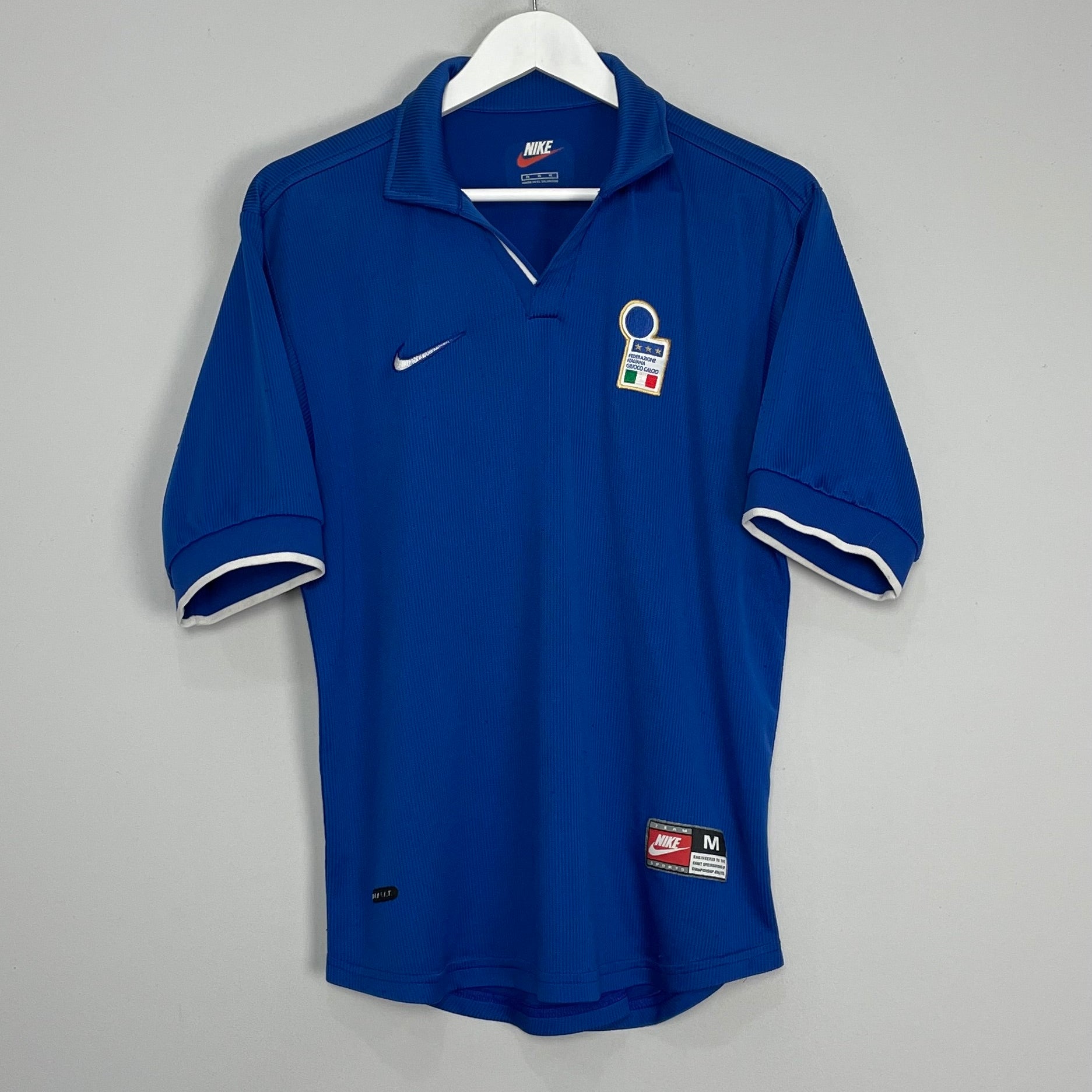 Shop 1997/98 ITALY HOME SHIRT (M) NIKE, classic football shirts, vintage football shirts & retro soccer jerseys at Cult Kits