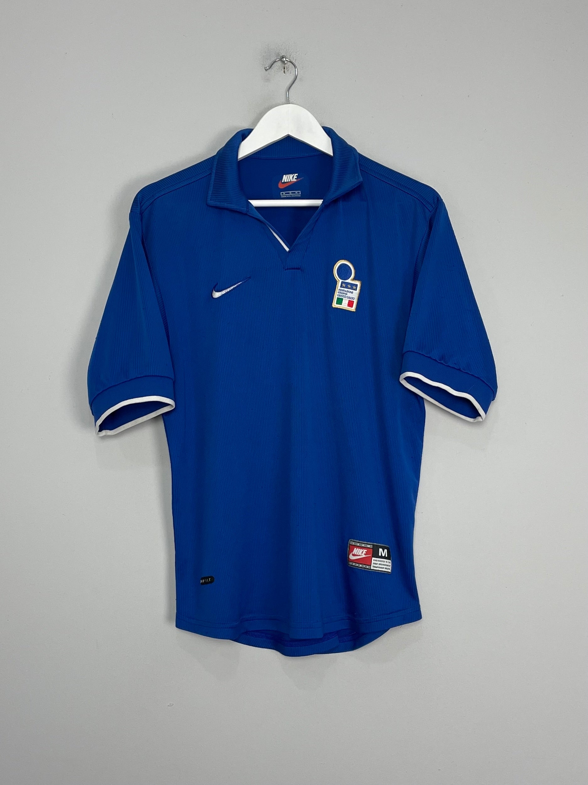 Shop 1997/98 ITALY HOME SHIRT (M) NIKE, classic football shirts, vintage football shirts & retro soccer jerseys at Cult Kits