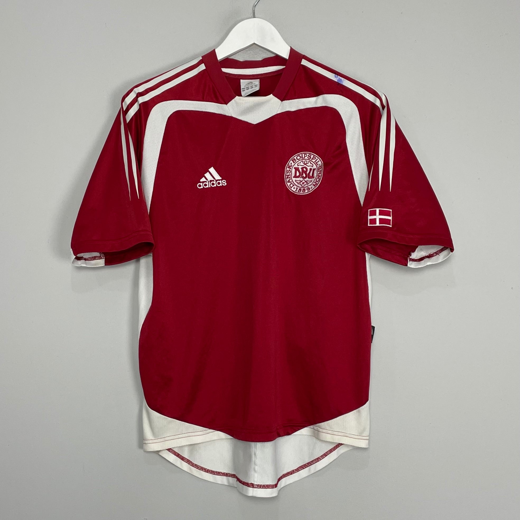 Shop 2004/06 DENMARK HOME SHIRT (S) ADIDAS, classic football shirts, vintage football shirts & retro soccer jerseys at Cult Kits