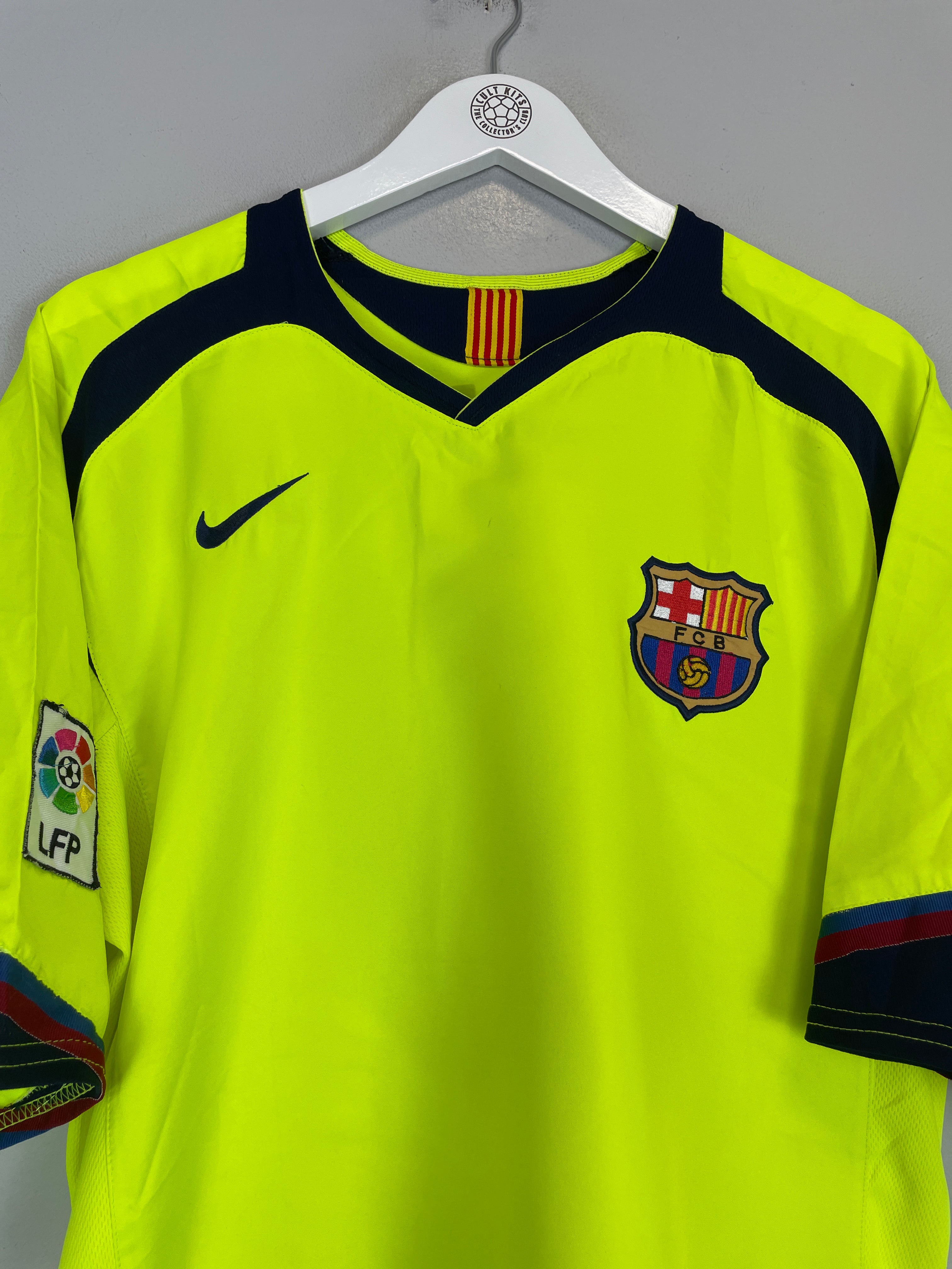 Shop 2005/06 BARCELONA RONALDINHO #10 AWAY SHIRT (XL) NIKE, classic football shirts, vintage football shirts & retro soccer jerseys at Cult Kits