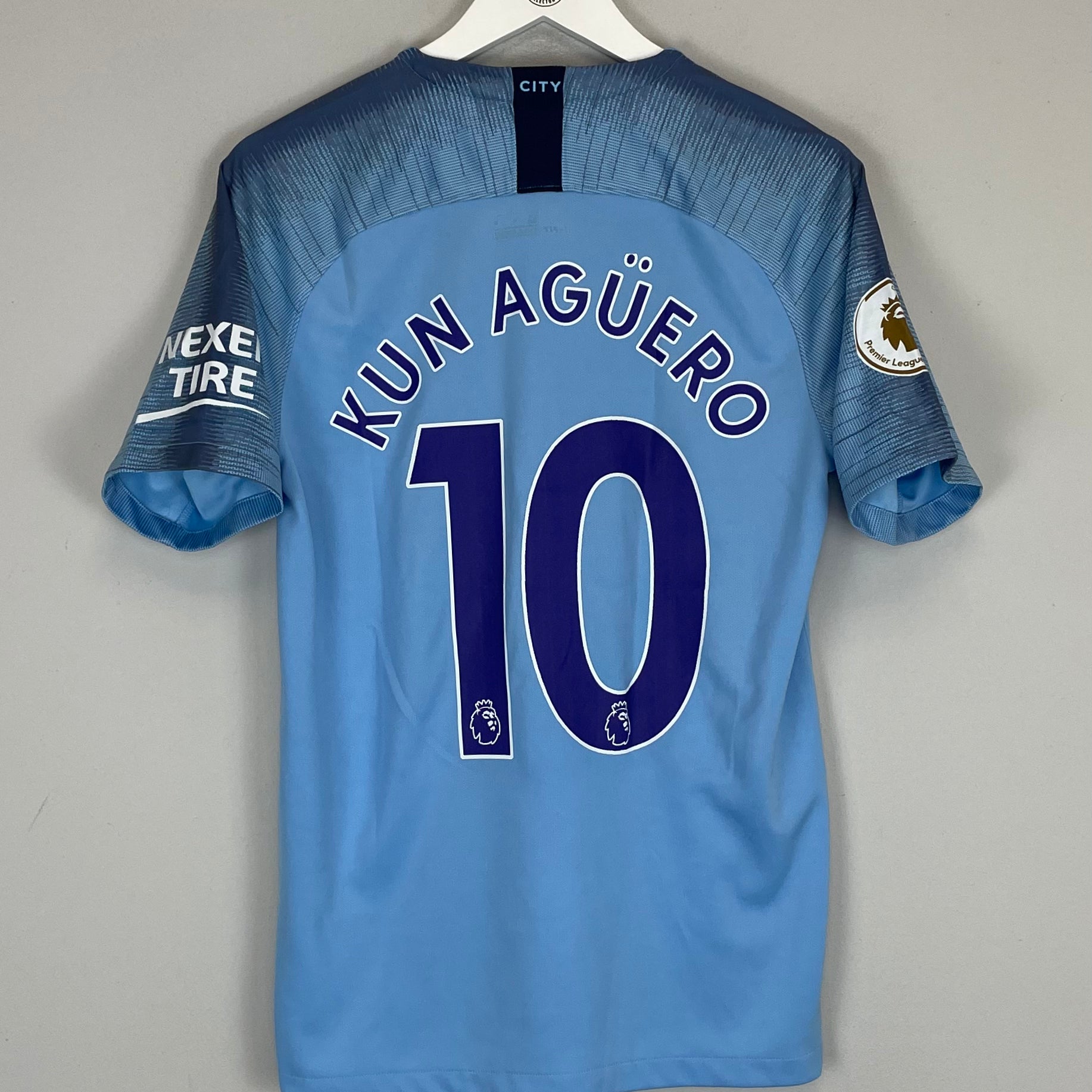 Shop 2018/19 MANCHESTER CITY AGUERO #10 HOME SHIRT (M) NIKE, classic football shirts, vintage football shirts & retro soccer jerseys at Cult Kits