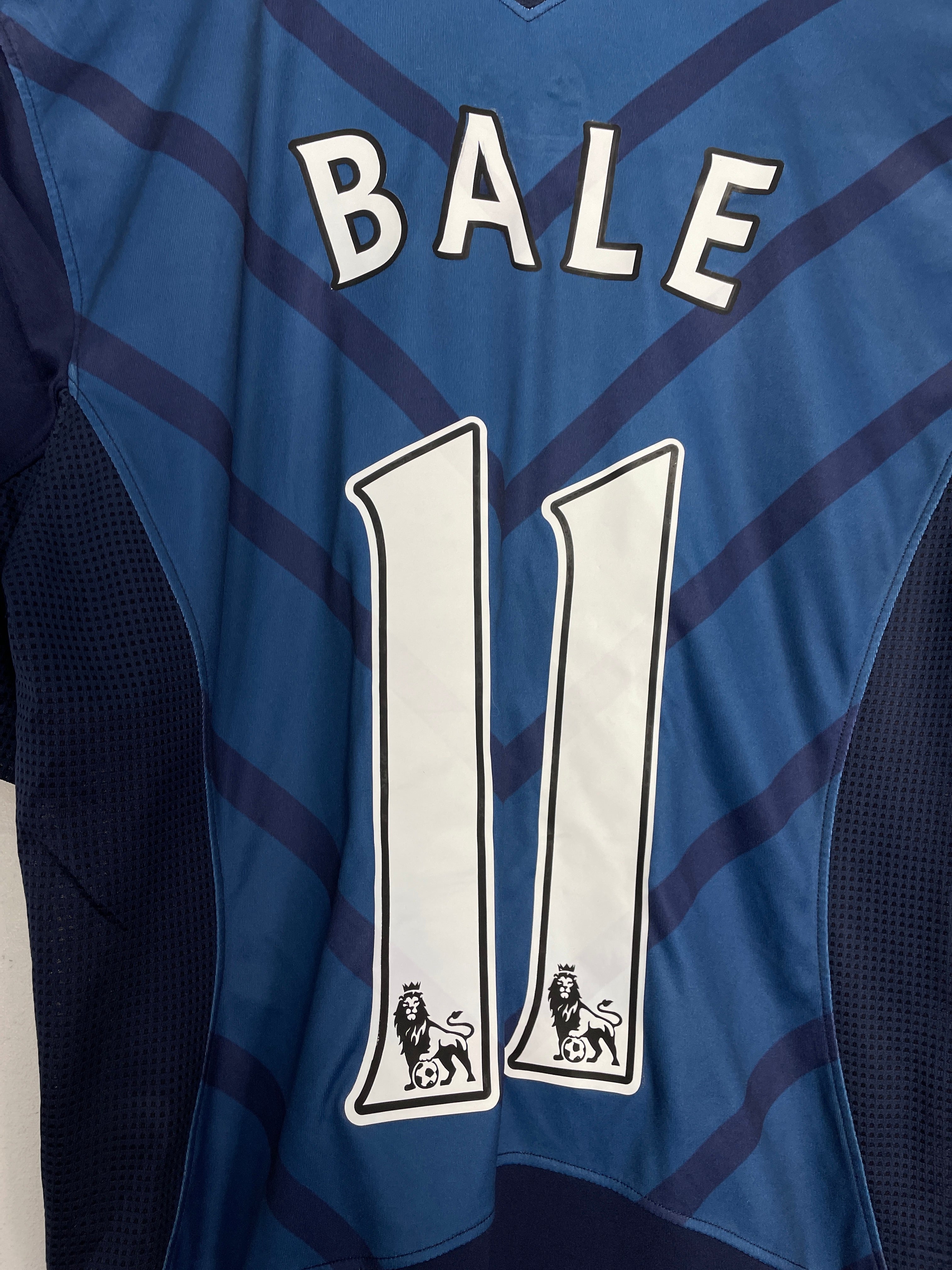 Shop 2012/13 TOTTENHAM BALE #11 AWAY SHIRT (M) UNDER ARMOUR, classic football shirts, vintage football shirts & retro soccer jerseys at Cult Kits