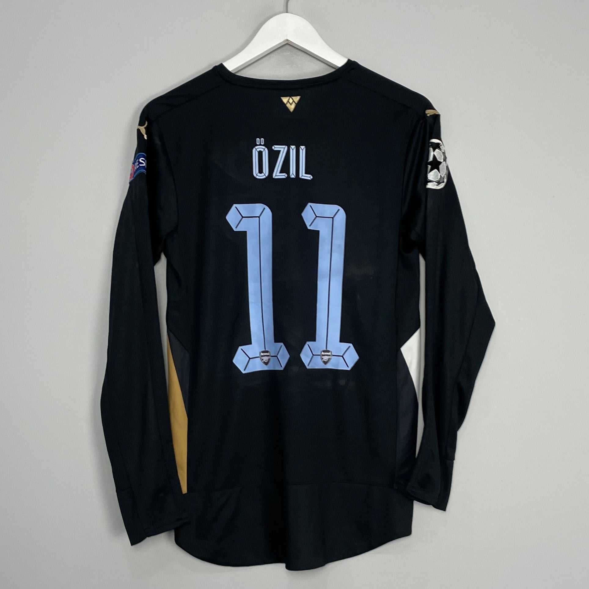 Shop 2015/16 ARSENAL OZIL #11 C/L L/S THIRD SHIRT (S) PUMA, classic football shirts, vintage football shirts & retro soccer jerseys at Cult Kits