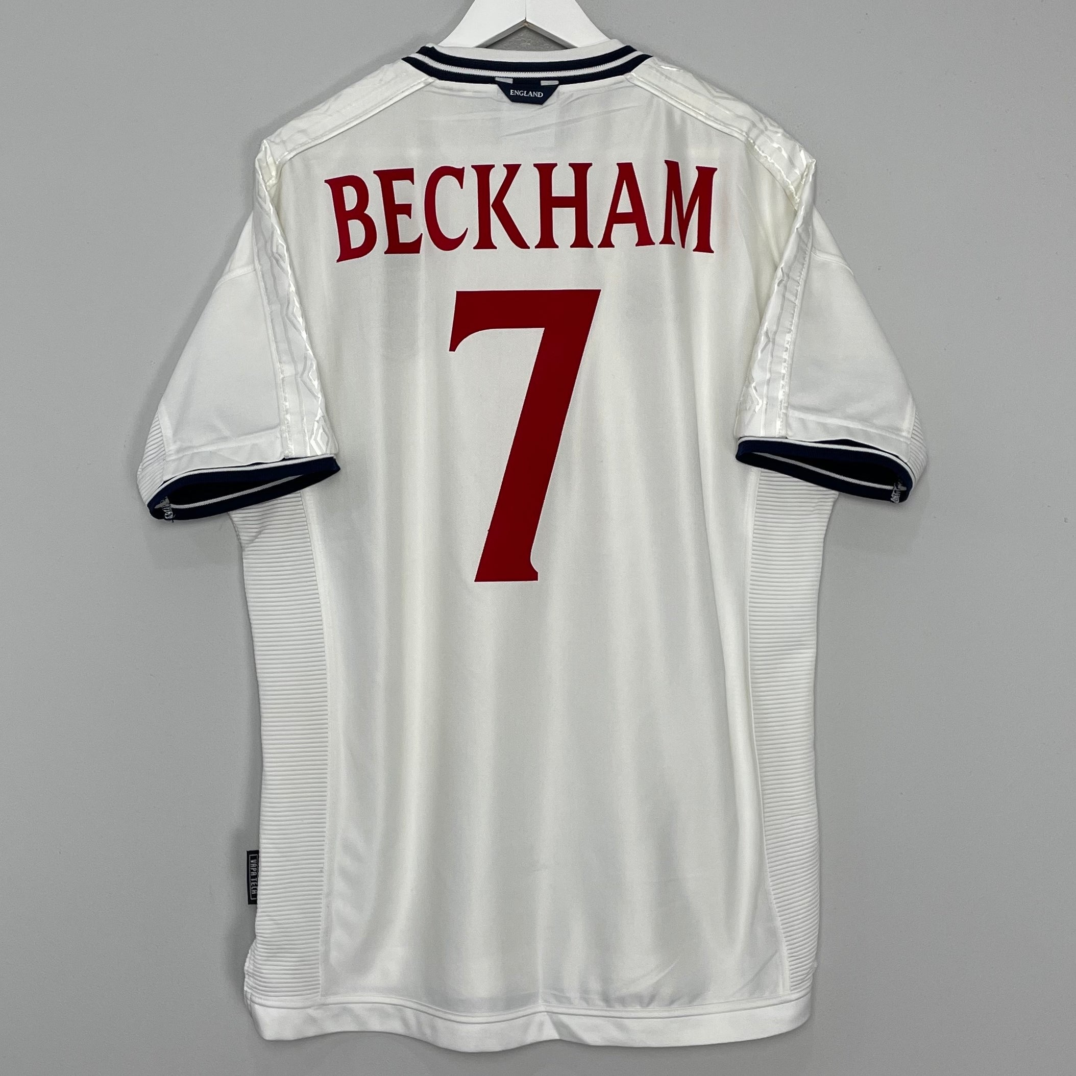 Shop 1999/01 ENGLAND BECKHAM #7 HOME SHIRT (XL) UMBRO, classic football shirts, vintage football shirts & retro soccer jerseys at Cult Kits