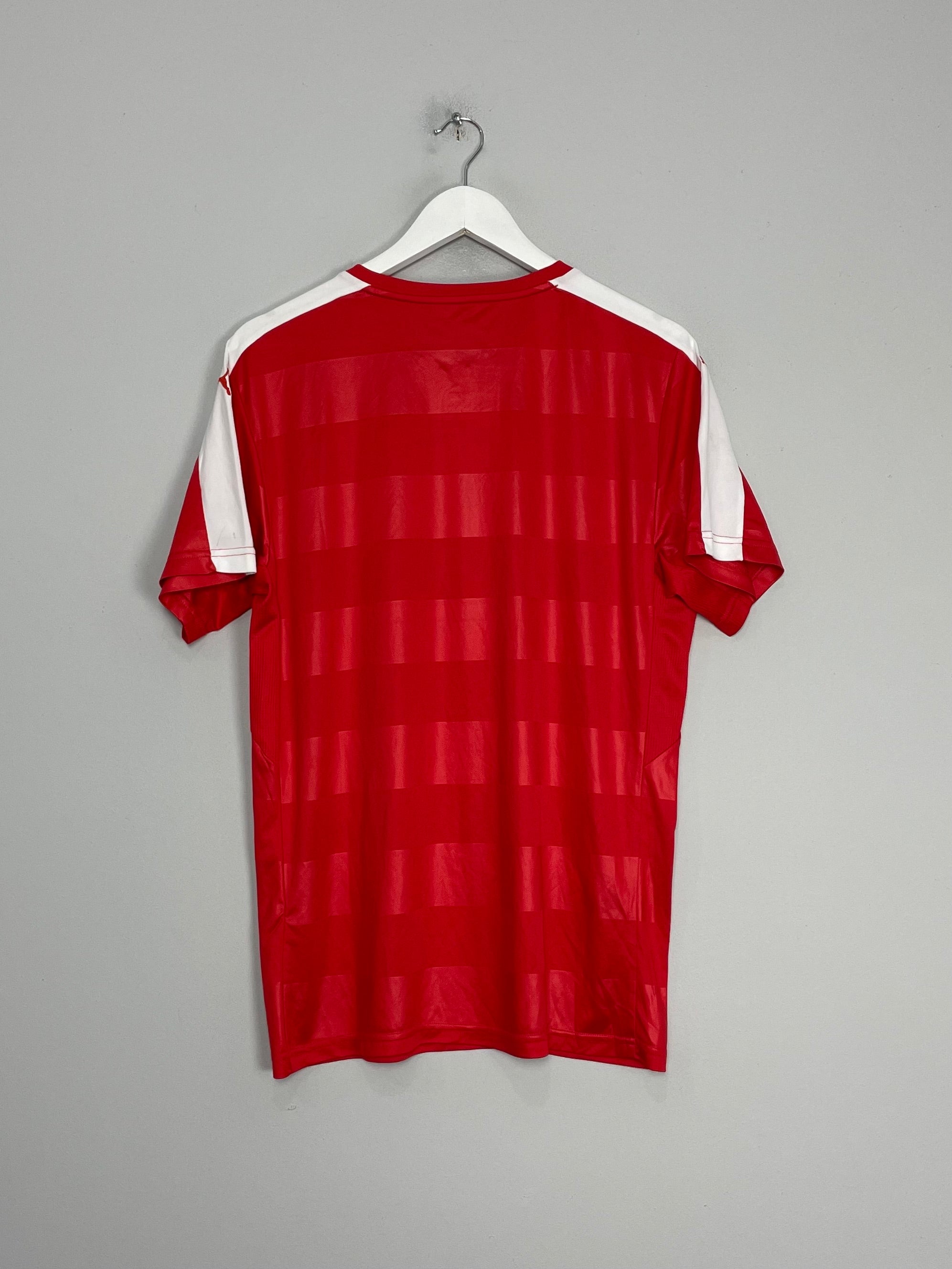 Shop 2016/17 SWITZERLAND *BNWT* HOME SHIRT (M) PUMA, classic football shirts, vintage football shirts & retro soccer jerseys at Cult Kits