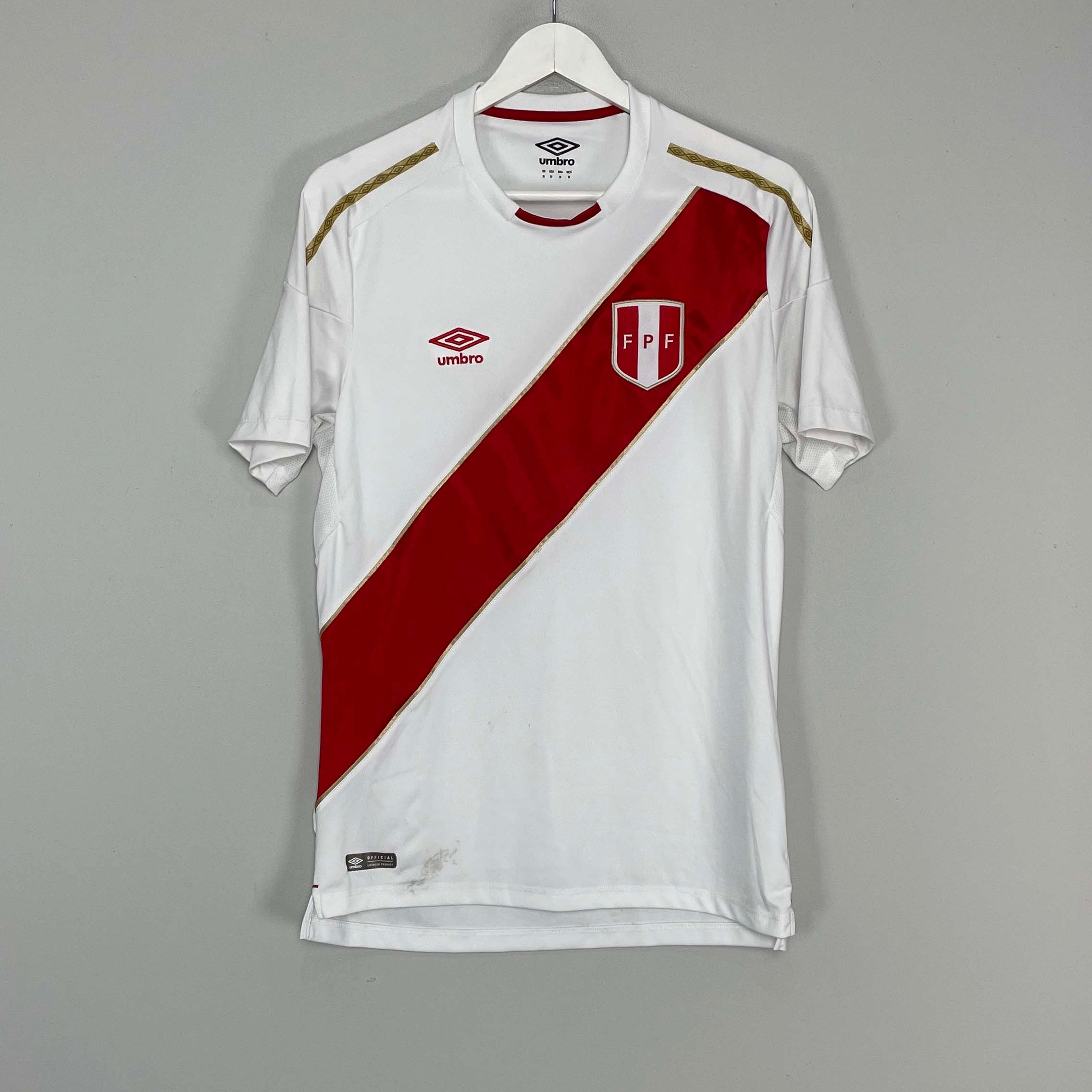 Shop 2018/19 PERU HOME SHIRT (M) UMBRO, classic football shirts, vintage football shirts & retro soccer jerseys at Cult Kits