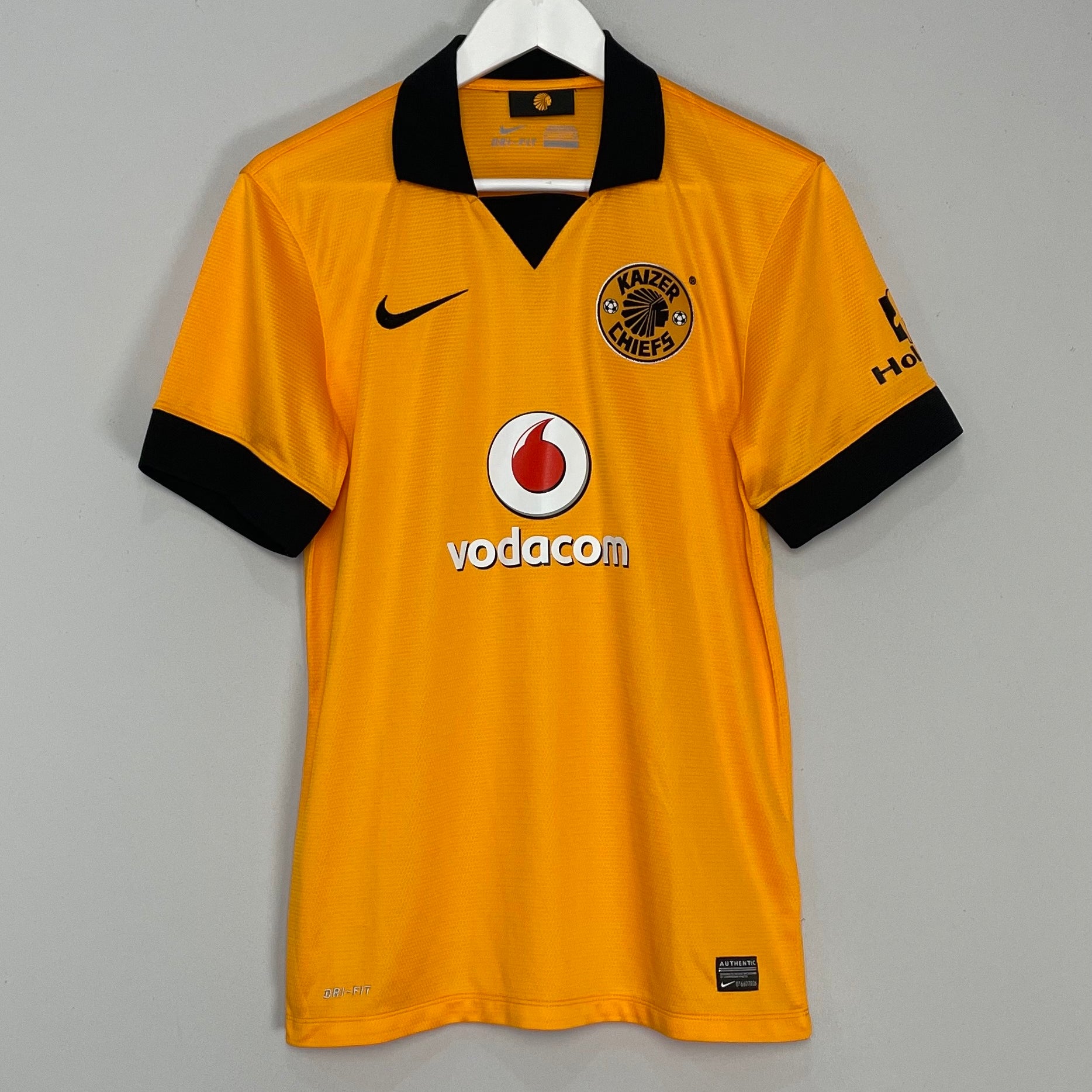 Shop 2013/14 KAIZER CHIEFS HOME SHIRT (S) NIKE, classic football shirts, vintage football shirts & retro soccer jerseys at Cult Kits