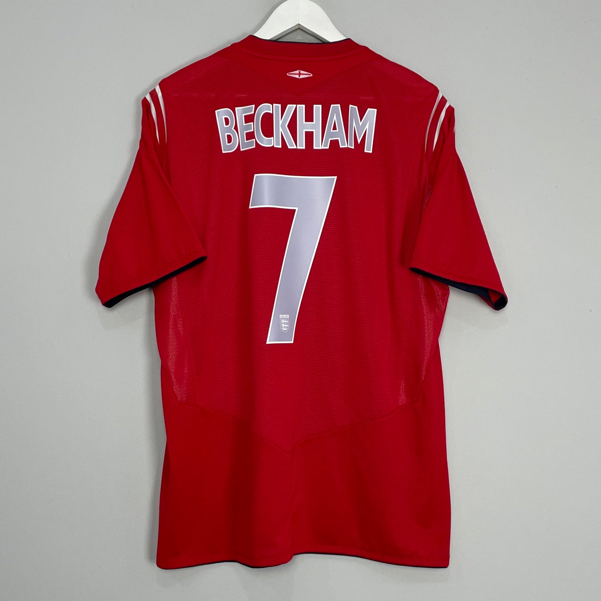 Shop 2004/06 ENGLAND BECKHAM #7 AWAY SHIRT (XL) UMBRO, classic football shirts, vintage football shirts & retro soccer jerseys at Cult Kits
