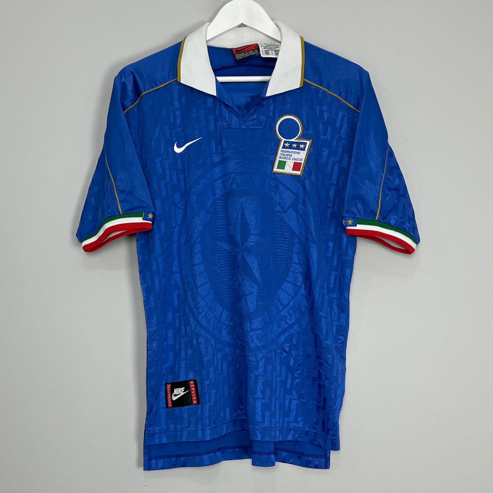 Shop 1995/96 ITALY HOME SHIRT (M) NIKE, classic football shirts, vintage football shirts & retro soccer jerseys at Cult Kits