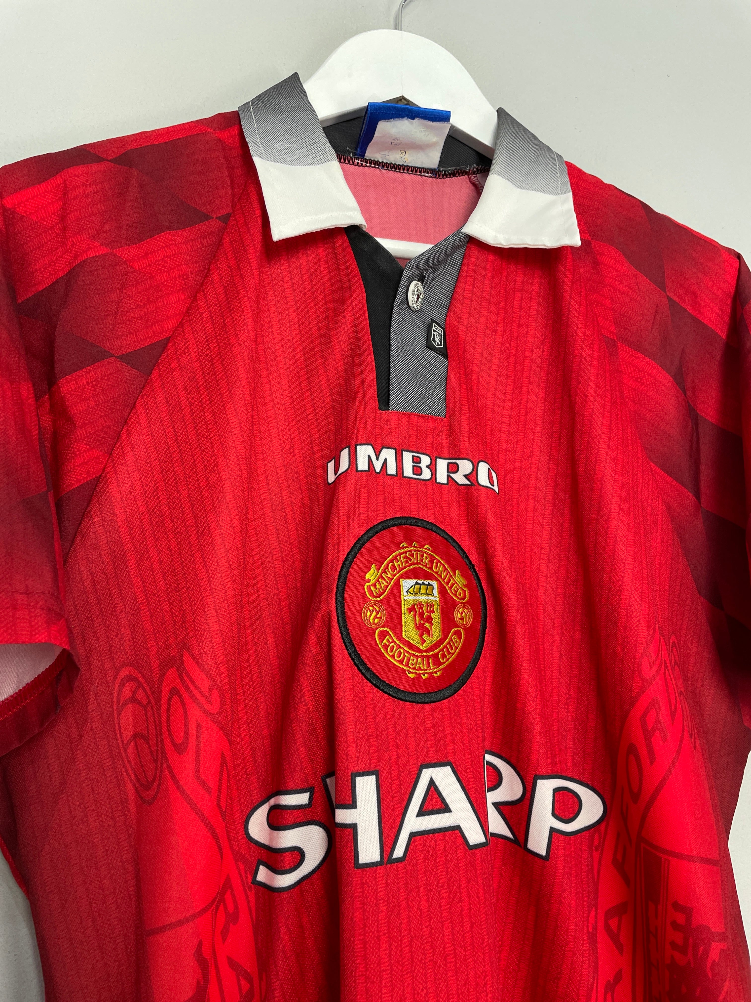 Shop 1996/98 MANCHESTER UNITED CANTONA #7 HOME SHIRT (M) UMBRO, classic football shirts, vintage football shirts & retro soccer jerseys at Cult Kits
