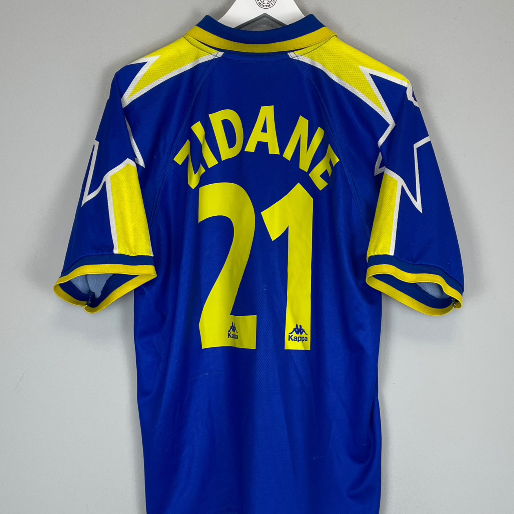 Shop 1996/97 JUVENTUS ZIDANE #21 AWAY SHIRT (XL) KAPPA, classic football shirts, vintage football shirts & retro soccer jerseys at Cult Kits