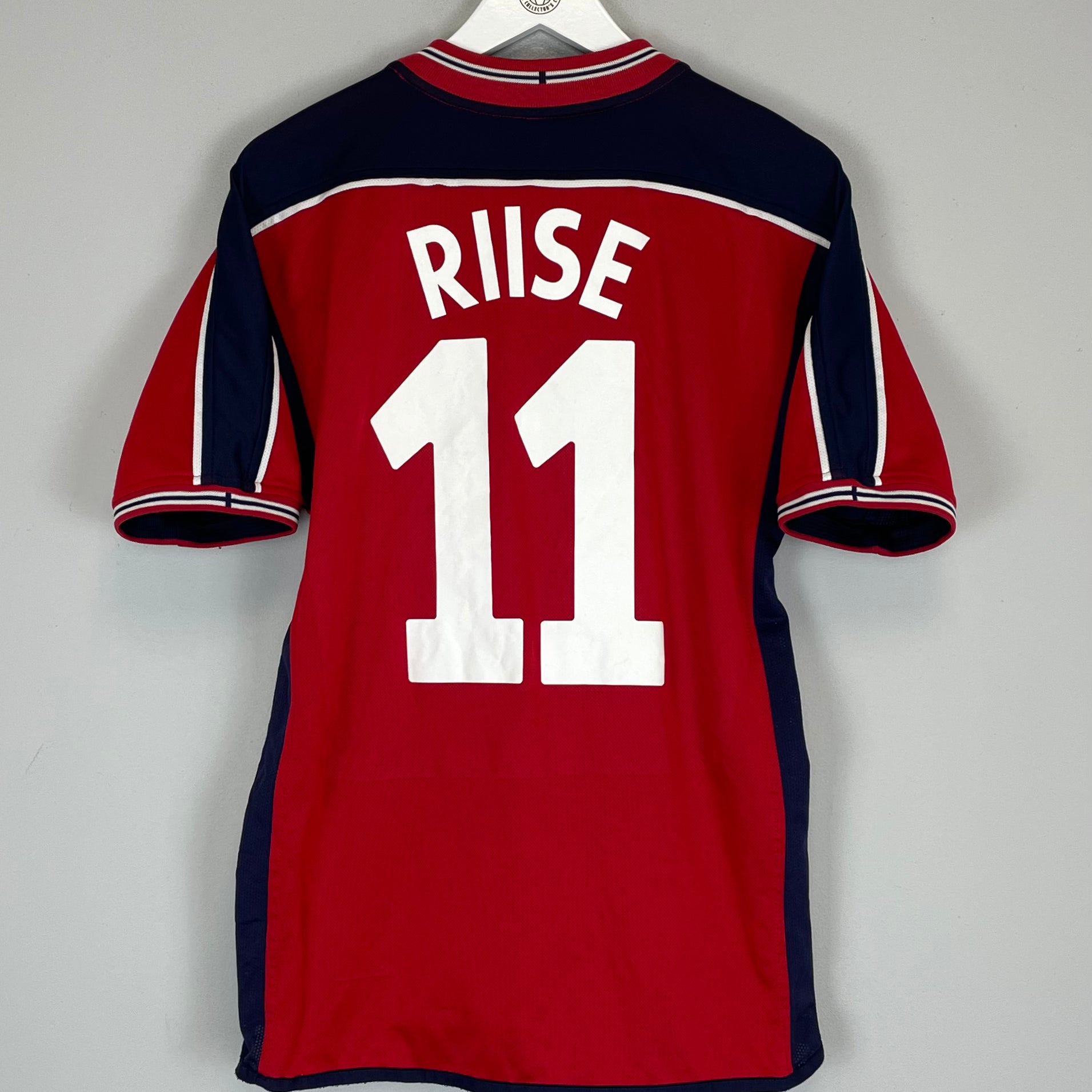 Shop 2003/04 NORWAY RIISE #11 HOME SHIRT (M) UMBRO, classic football shirts, vintage football shirts & retro soccer jerseys at Cult Kits