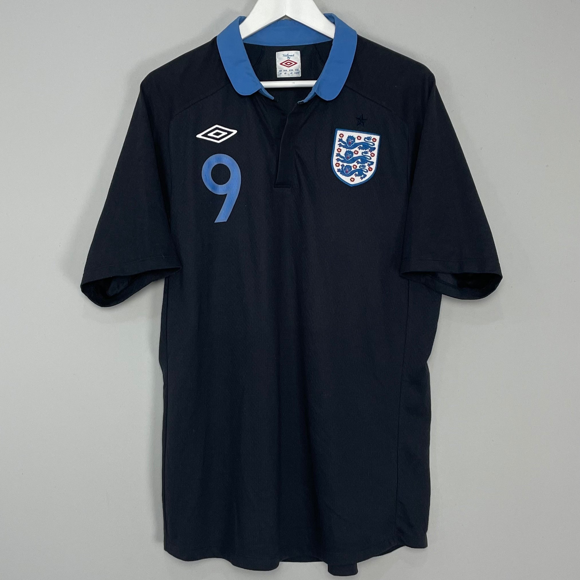 Shop 2011/12 ENGLAND YOUNG #9 AWAY SHIRT (XL) UMBRO, classic football shirts, vintage football shirts & retro soccer jerseys at Cult Kits