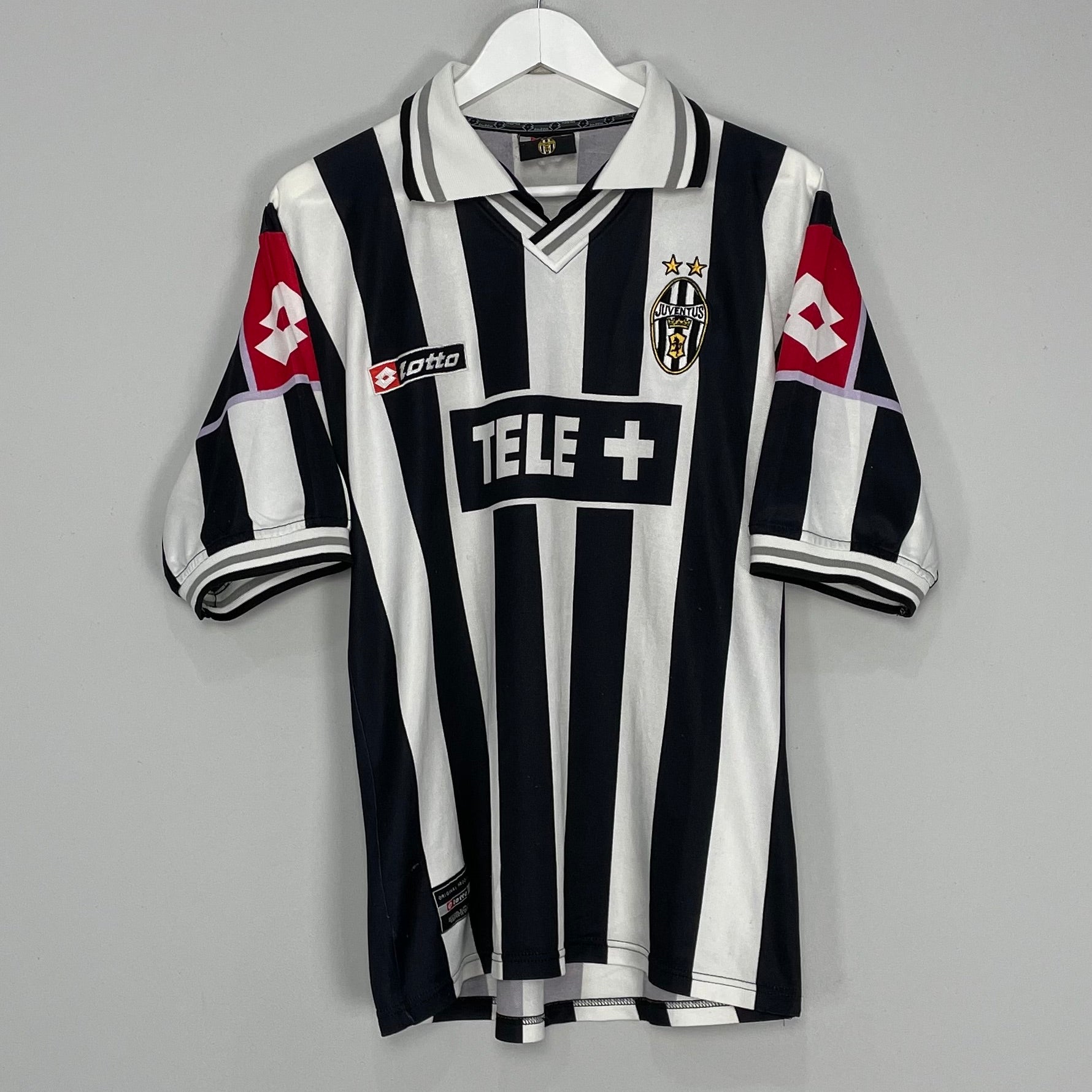 Shop 2000/01 JUVENTUS HOME SHIRT (M) LOTTO, classic football shirts, vintage football shirts & retro soccer jerseys at Cult Kits