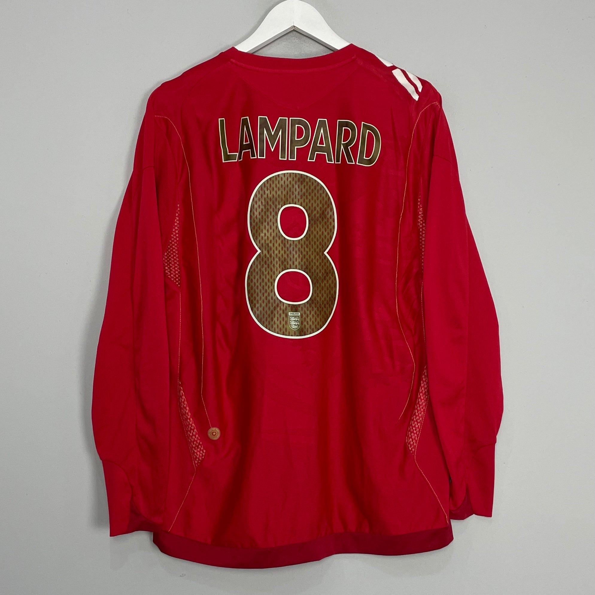 Shop 2006/08 ENGLAND LAMPARD #8 L/S AWAY SHIRT (L) UMBRO, classic football shirts, vintage football shirts & retro soccer jerseys at Cult Kits