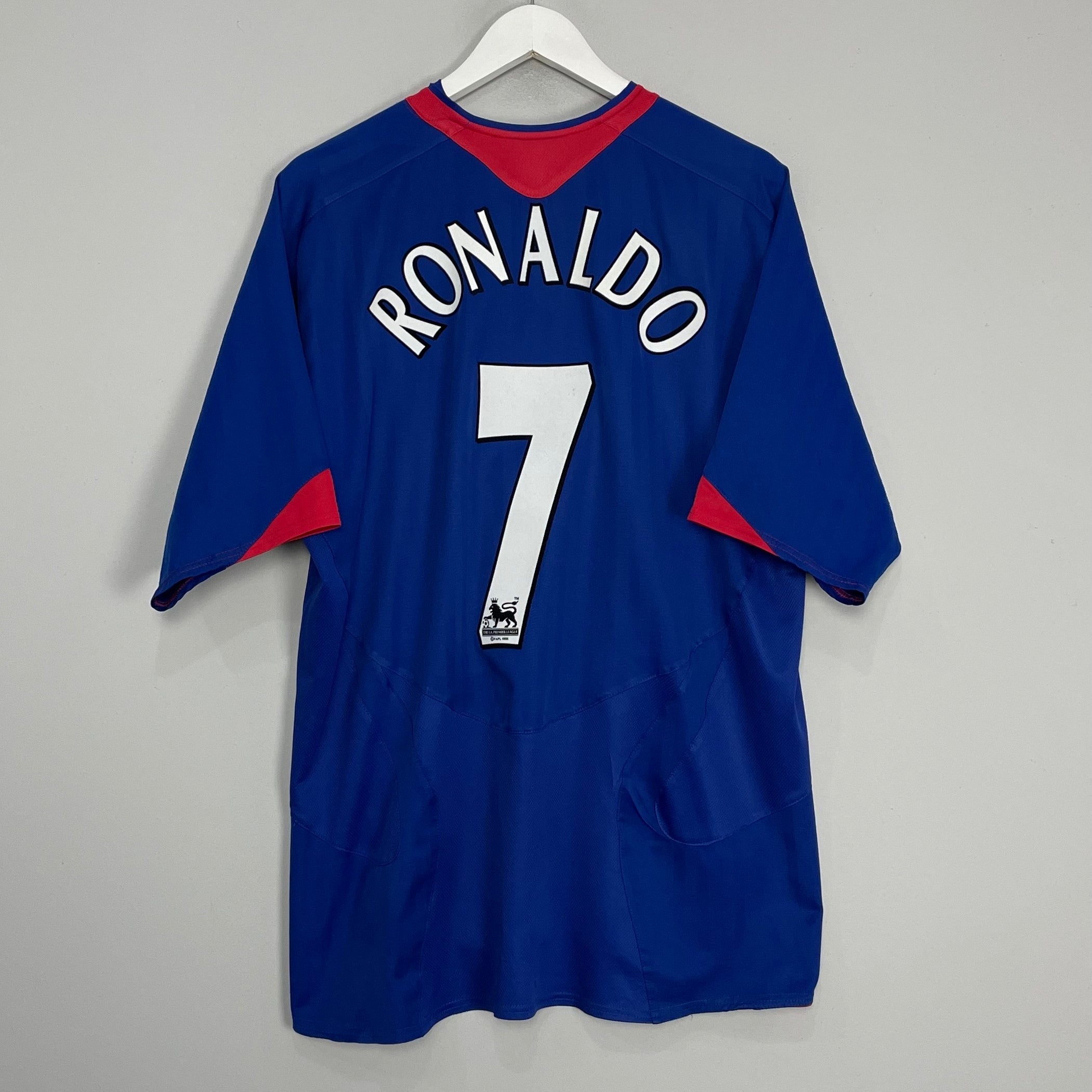 Shop 2005/06 MANCHESTER UNITED RONALDO #7 AWAY SHIRT (XL) NIKE, classic football shirts, vintage football shirts & retro soccer jerseys at Cult Kits