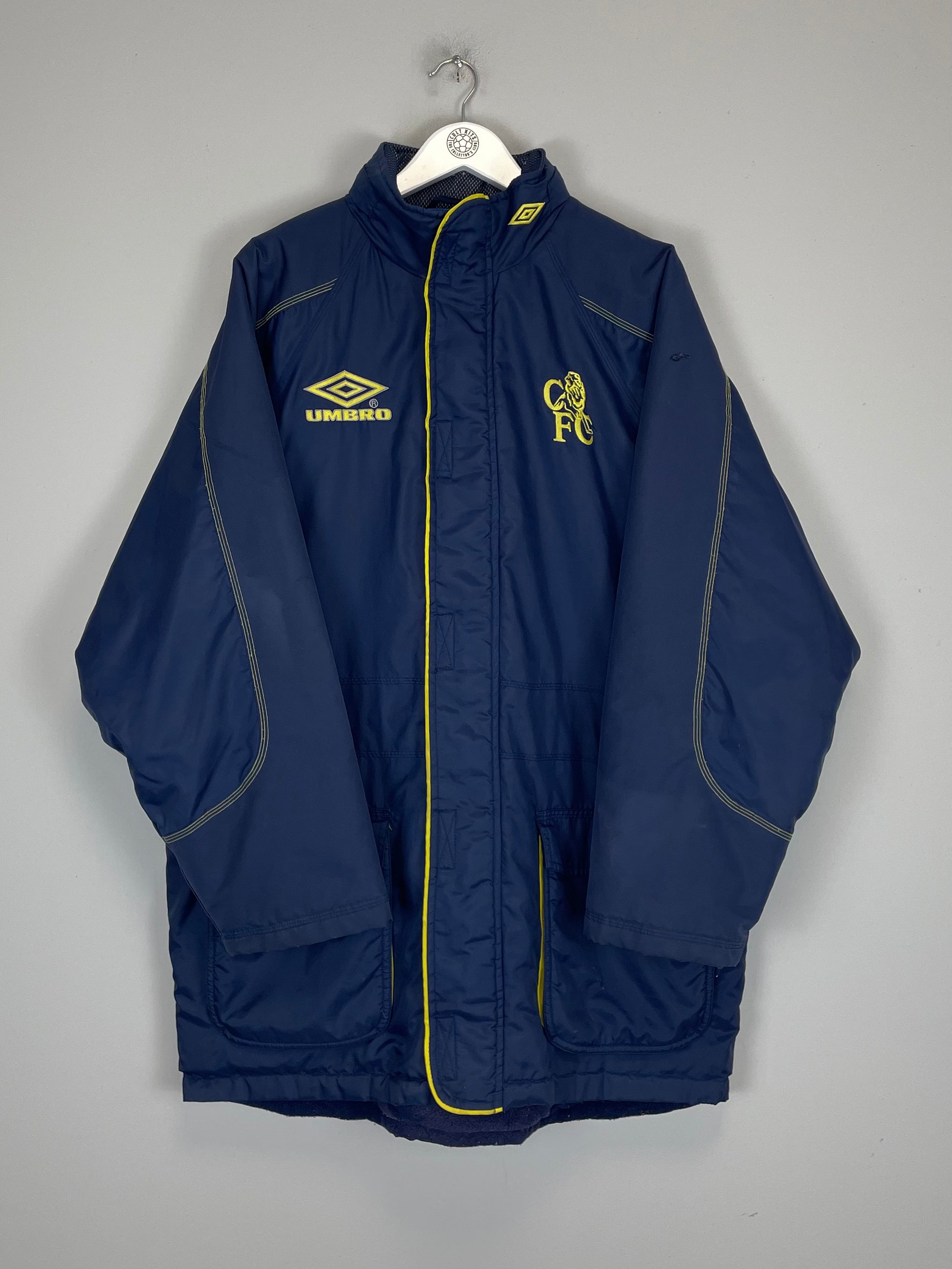 Shop 1998/99 CHELSEA BENCH COAT (L) UMBRO, classic football shirts, vintage football shirts & retro soccer jerseys at Cult Kits