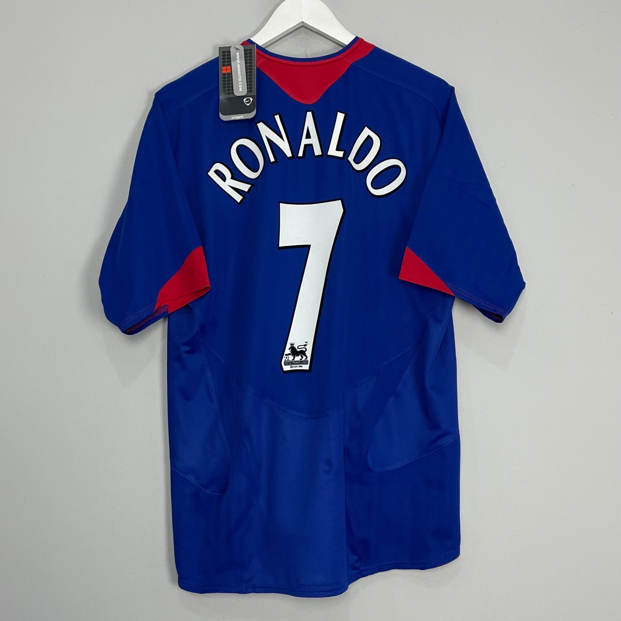 Shop 2005/06 MANCHESTER UNITED RONALDO #7 *BNWT* AWAY SHIRT (L) NIKE, classic football shirts, vintage football shirts & retro soccer jerseys at Cult Kits
