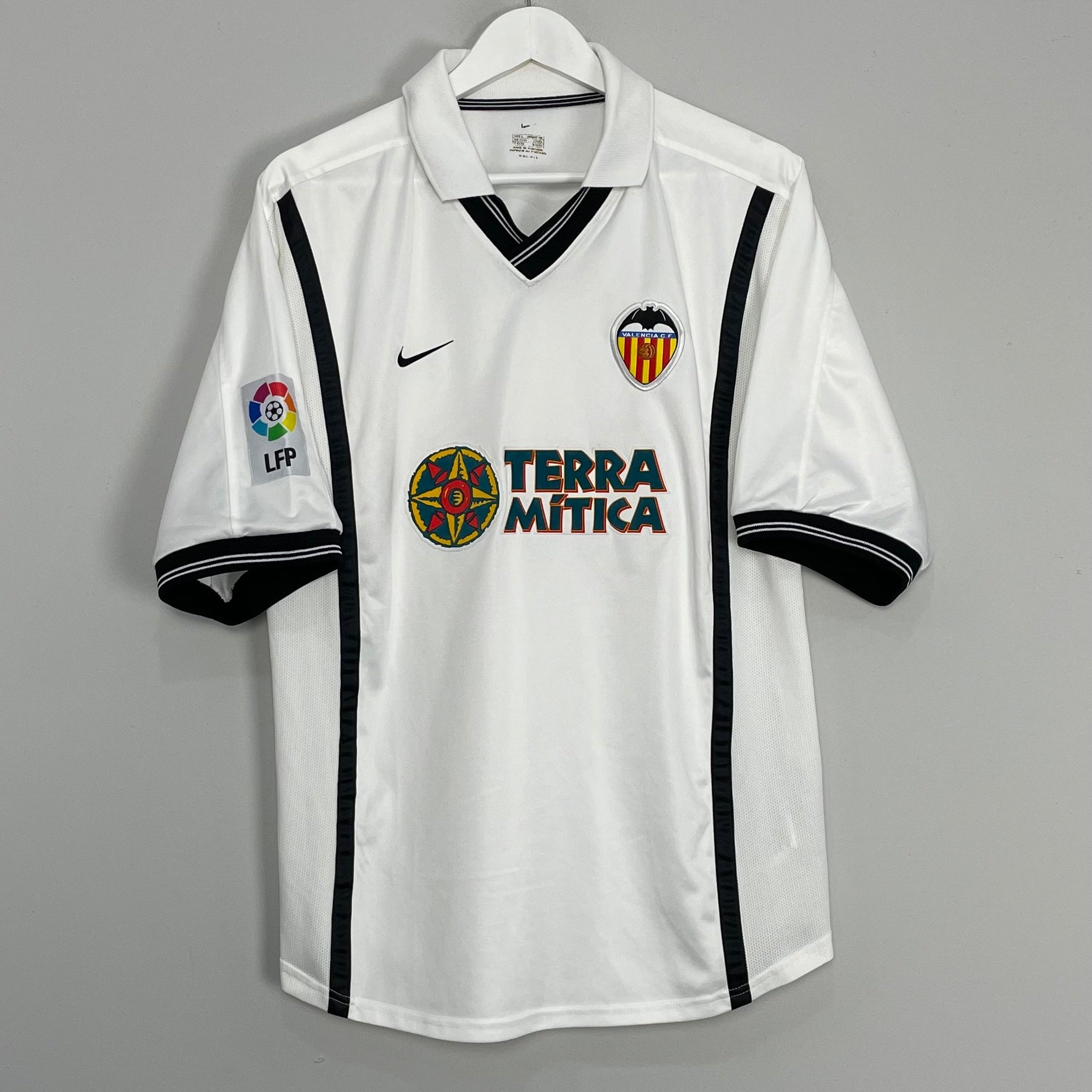 Shop 2000/01 VALENCIA HOME SHIRT (L) NIKE, classic football shirts, vintage football shirts & retro soccer jerseys at Cult Kits