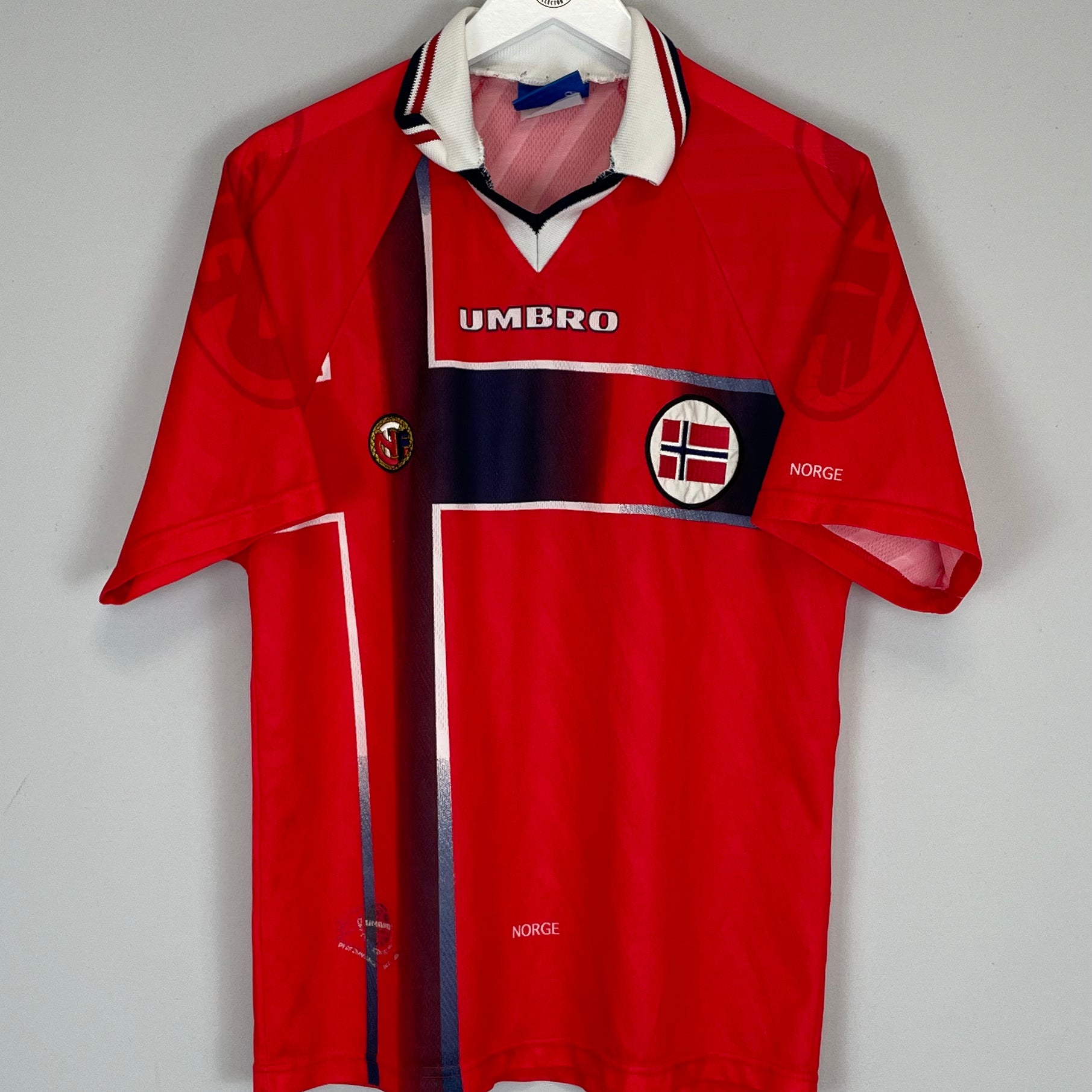 Shop 1997/98 NORWAY HOME SHIRT (M) UMBRO, classic football shirts, vintage football shirts & retro soccer jerseys at Cult Kits