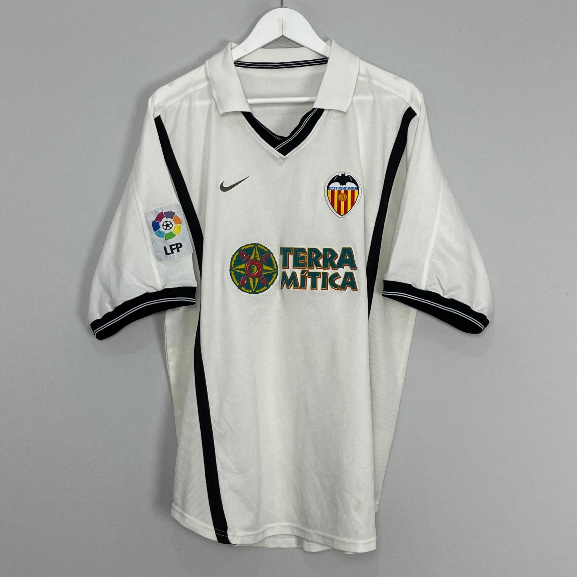 Shop 2000/01 VALENCIA HOME SHIRT (L) NIKE, classic football shirts, vintage football shirts & retro soccer jerseys at Cult Kits