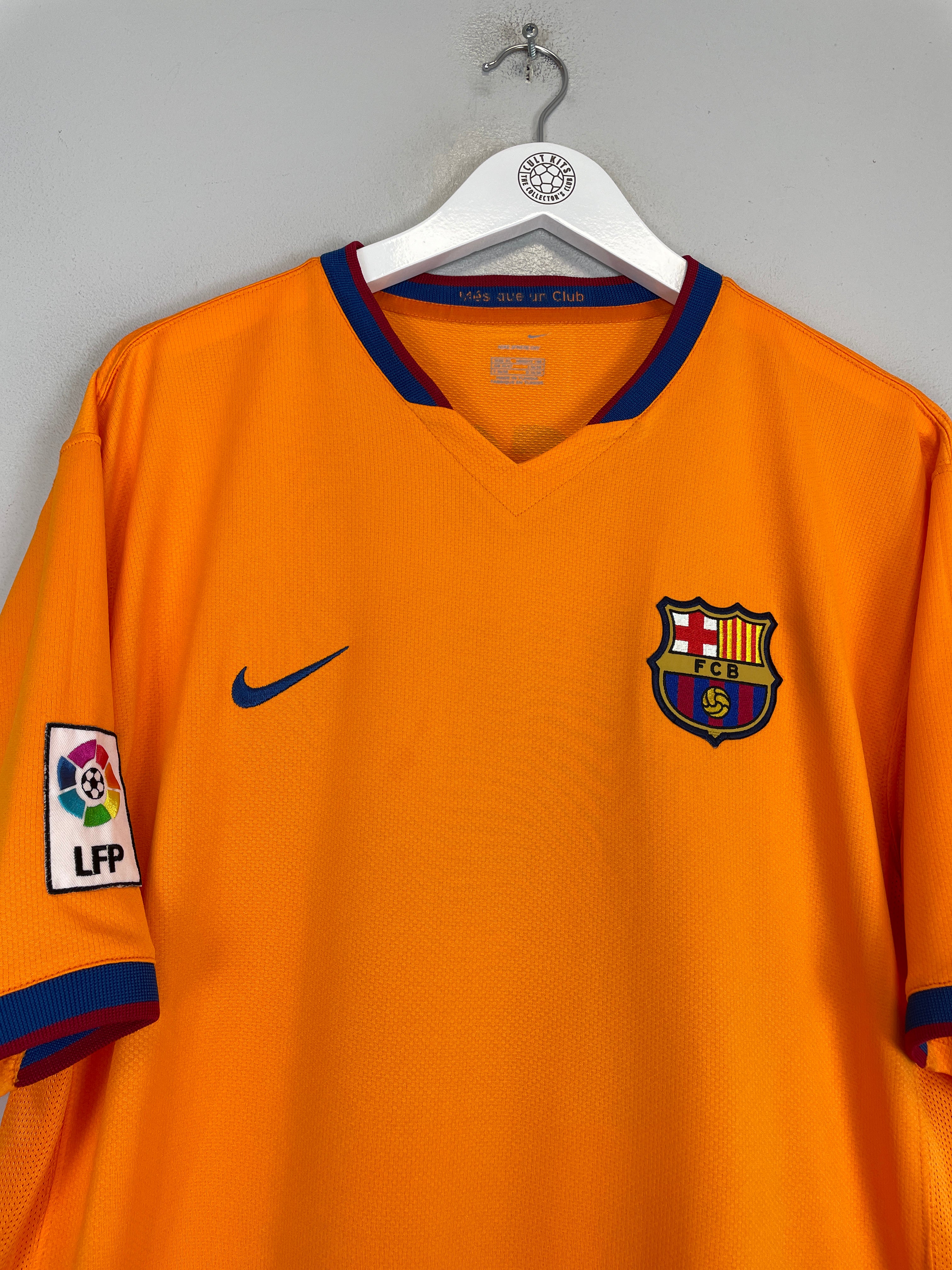 Shop 2006/08 BARCELONA MESSI #19 AWAY SHIRT (XL) NIKE, classic football shirts, vintage football shirts & retro soccer jerseys at Cult Kits