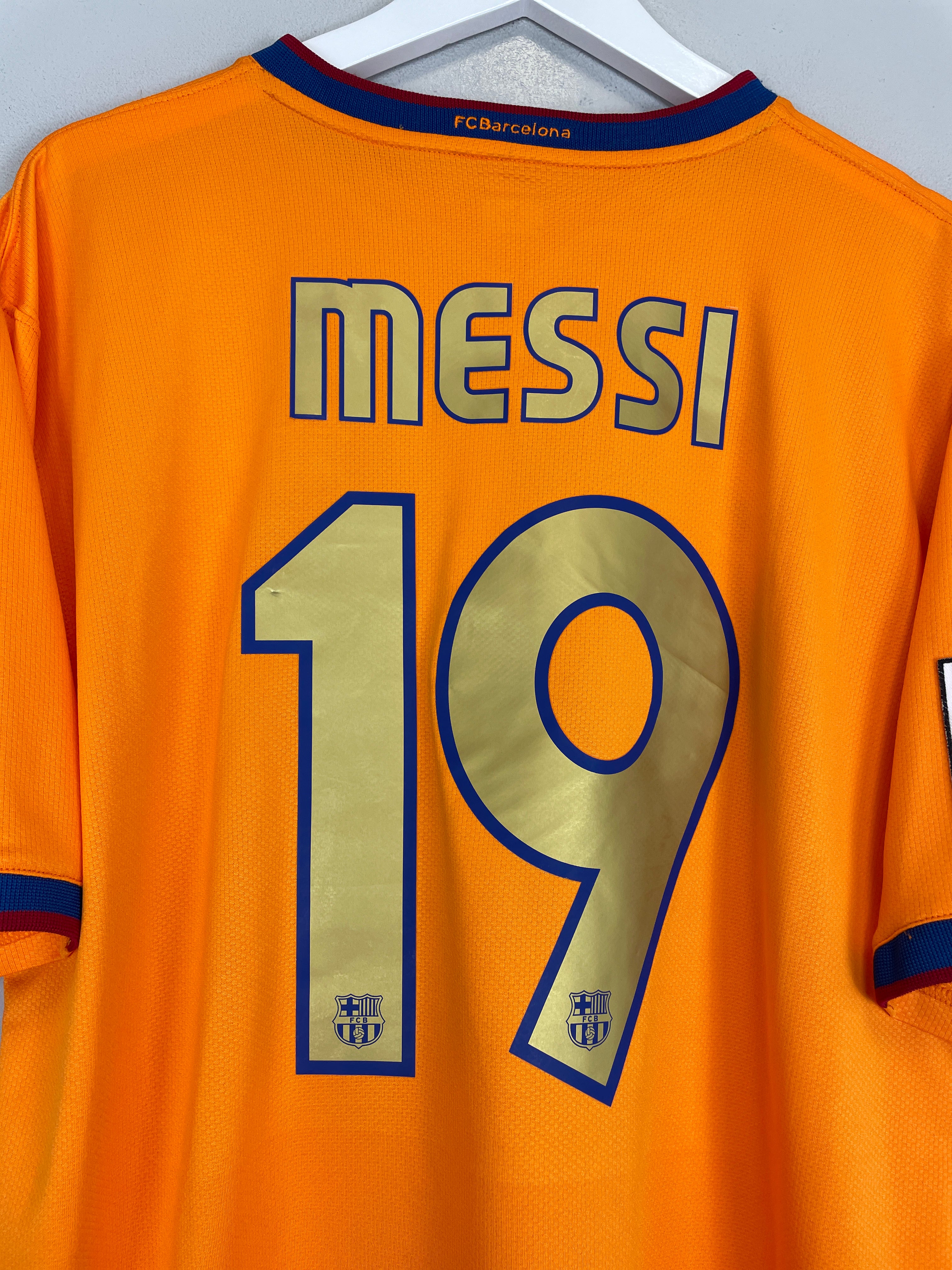 Shop 2006/08 BARCELONA MESSI #19 AWAY SHIRT (XL) NIKE, classic football shirts, vintage football shirts & retro soccer jerseys at Cult Kits