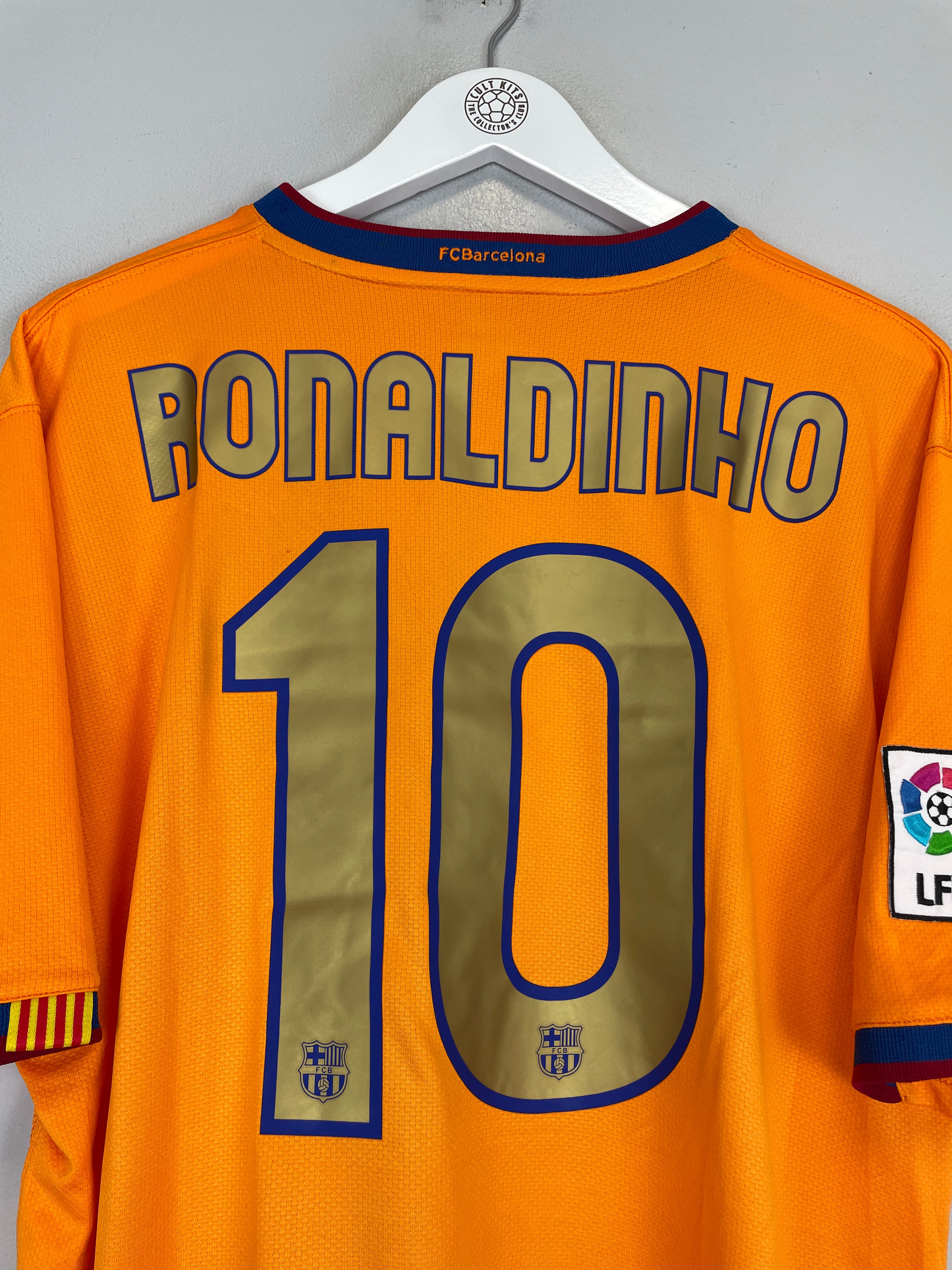 Shop 2006/08 BARCELONA RONALDINHO #10 AWAY SHIRT (XL) NIKE, classic football shirts, vintage football shirts & retro soccer jerseys at Cult Kits