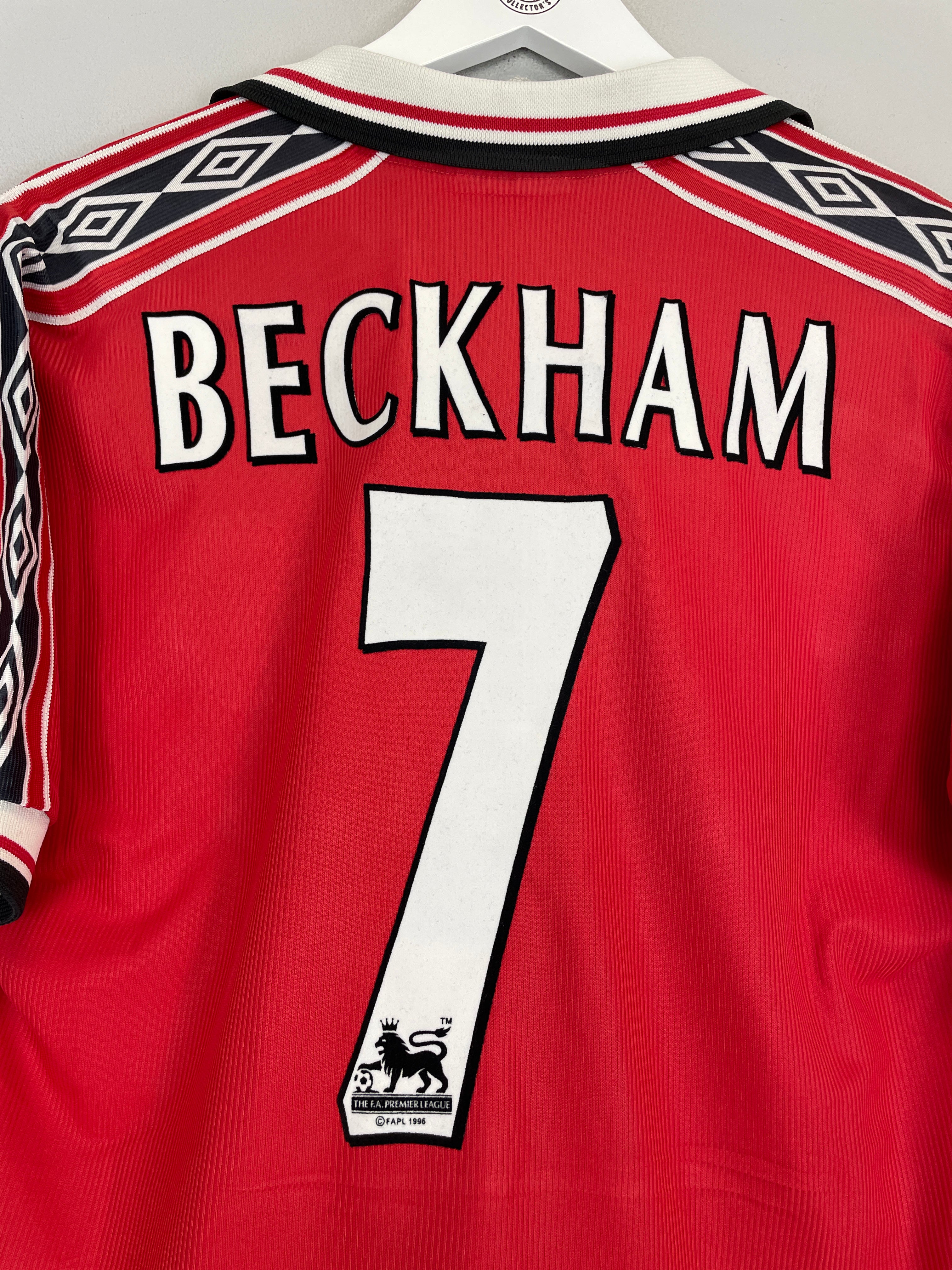 Shop 1998/00 MANCHESTER UNITED BECKHAM #7 HOME SHIRT (M) UMBRO, classic football shirts, vintage football shirts & retro soccer jerseys at Cult Kits