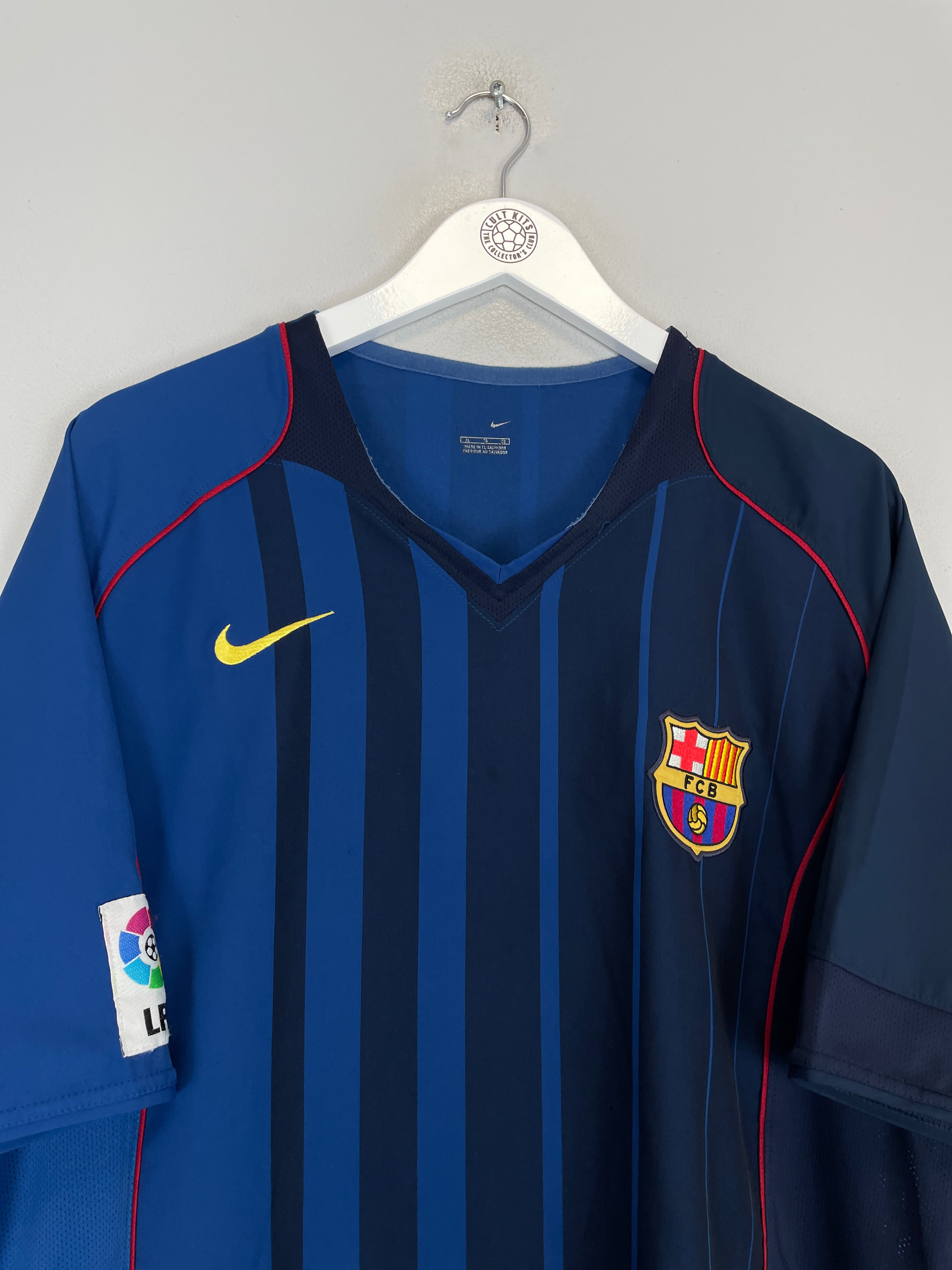 Shop 2004/05 BARCELONA RONALDINHO #10 AWAY SHIRT (XL) NIKE, classic football shirts, vintage football shirts & retro soccer jerseys at Cult Kits
