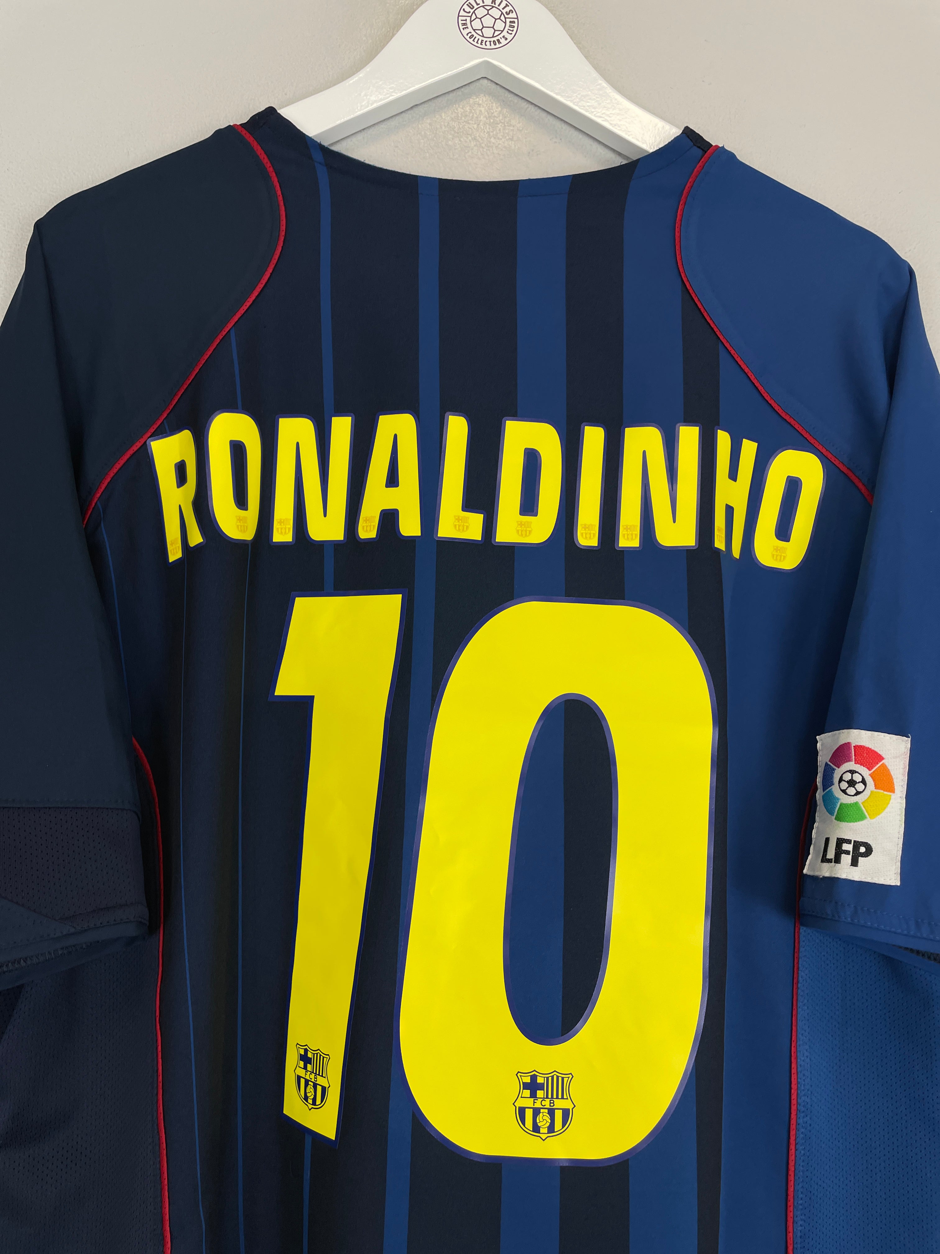 Shop 2004/05 BARCELONA RONALDINHO #10 AWAY SHIRT (XL) NIKE, classic football shirts, vintage football shirts & retro soccer jerseys at Cult Kits