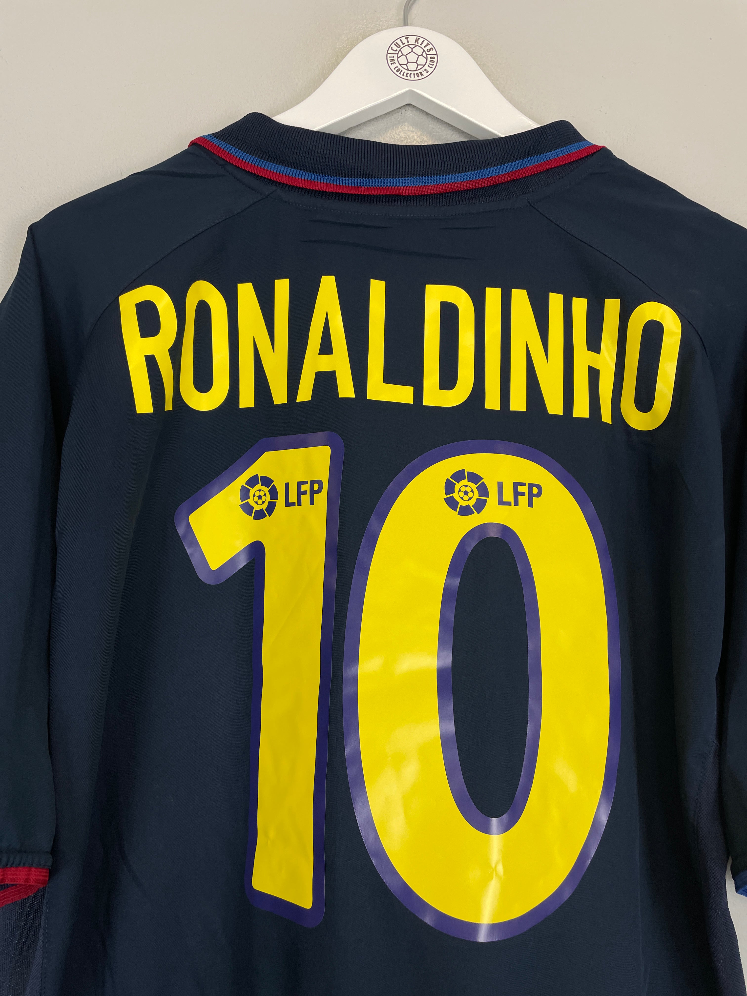 Shop 2002/03 BARCELONA RONALDINHO #10 AWAY SHIRT (XL) NIKE, classic football shirts, vintage football shirts & retro soccer jerseys at Cult Kits