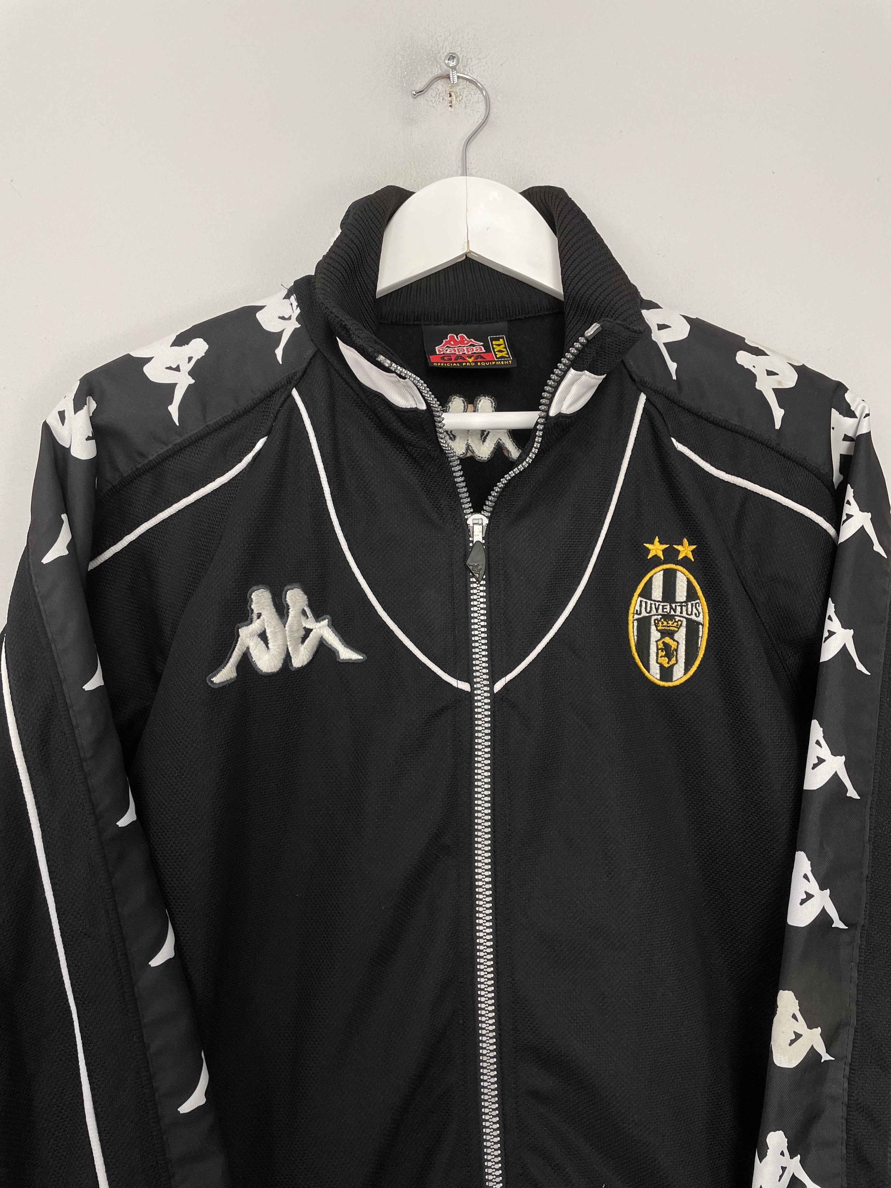 Shop 1999/00 JUVENTUS FULL TRACKSUIT (XXL) KAPPA, classic football shirts, vintage football shirts & retro soccer jerseys at Cult Kits
