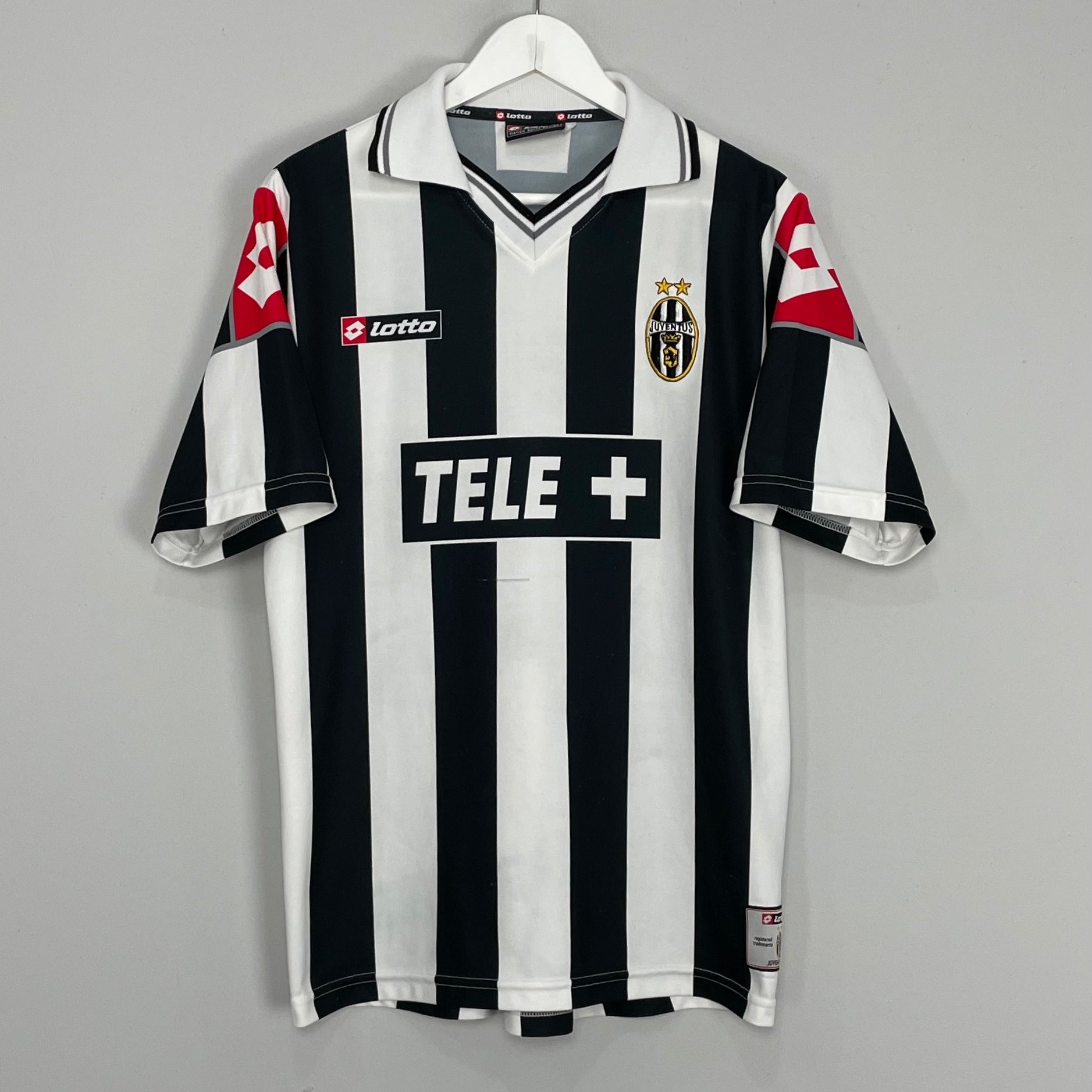 Shop 2000/01 JUVENTUS HOME SHIRT (M) LOTTO, classic football shirts, vintage football shirts & retro soccer jerseys at Cult Kits