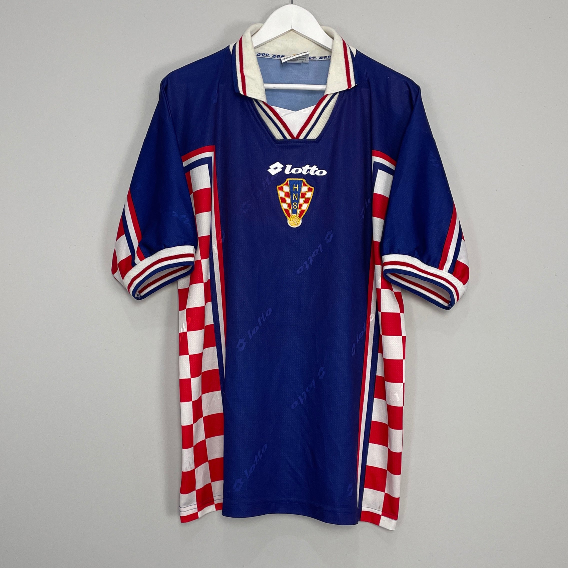 Shop 1998/01 CROATIA HOME SHIRT (XL) LOTTO, classic football shirts, vintage football shirts & retro soccer jerseys at Cult Kits
