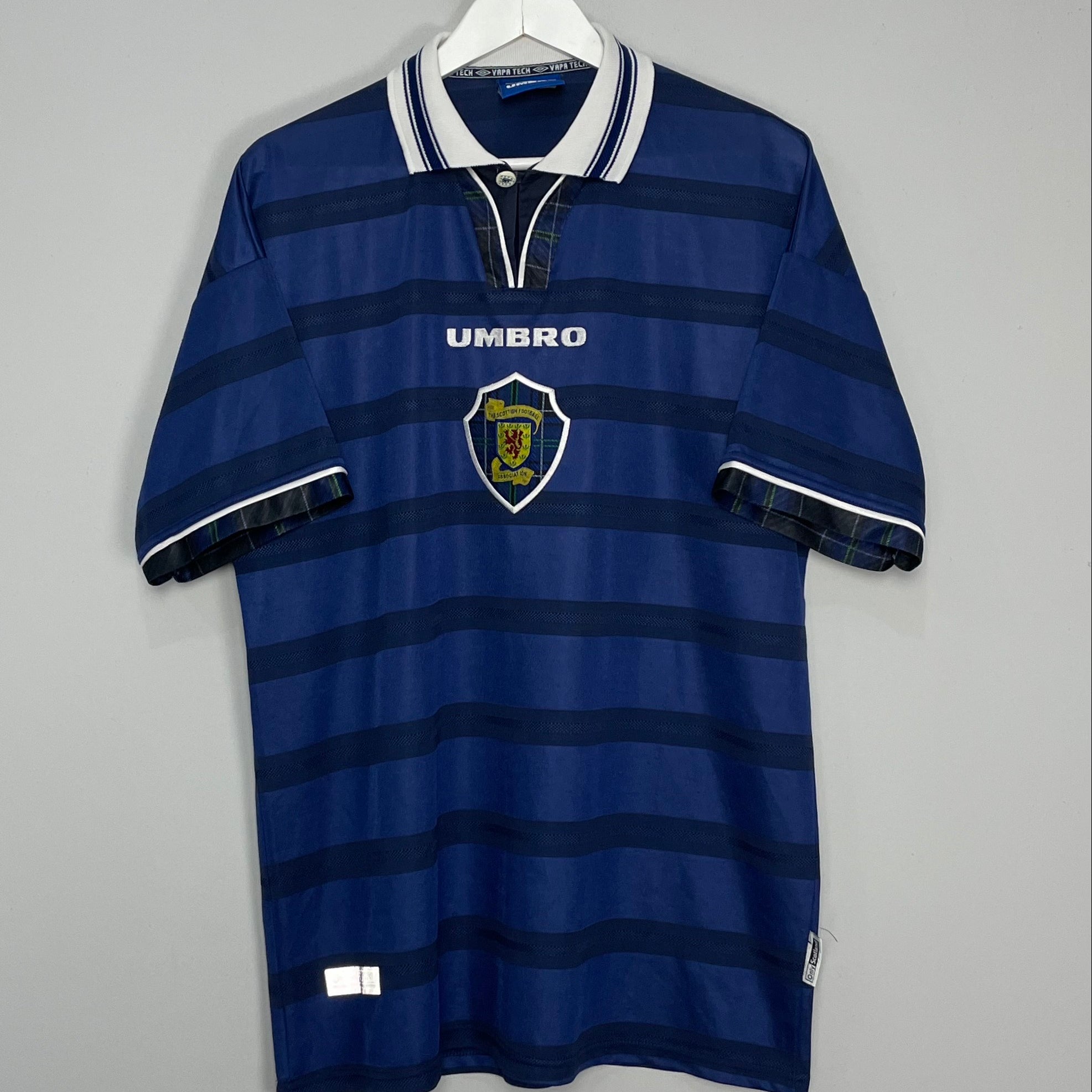 Shop 1998/00 SCOTLAND HOME SHIRT (XL) UMBRO, classic football shirts, vintage football shirts & retro soccer jerseys at Cult Kits