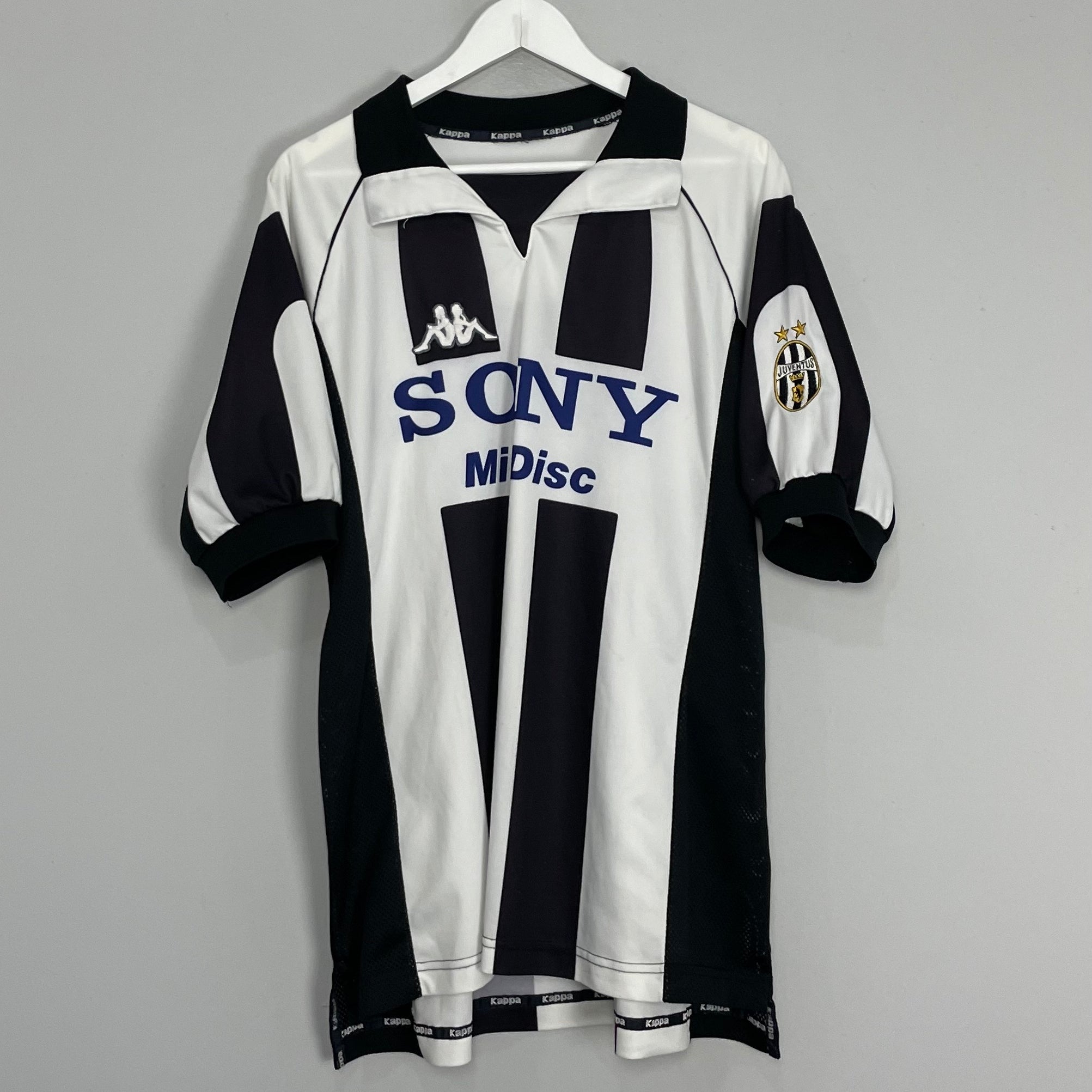 Shop 1997/98 JUVENTUS HOME SHIRT (L) KAPPA, classic football shirts, vintage football shirts & retro soccer jerseys at Cult Kits