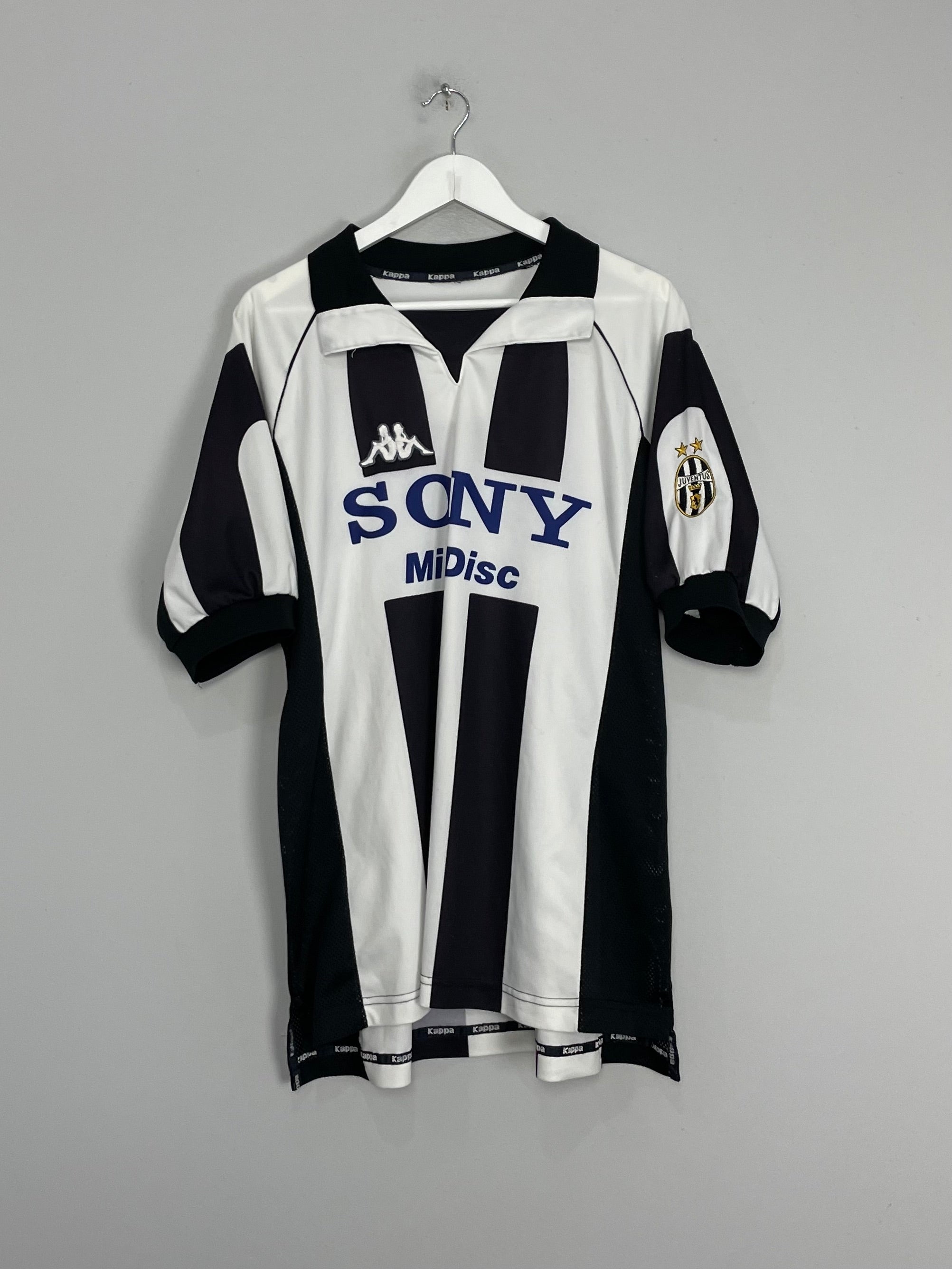 Shop 1997/98 JUVENTUS HOME SHIRT (L) KAPPA, classic football shirts, vintage football shirts & retro soccer jerseys at Cult Kits