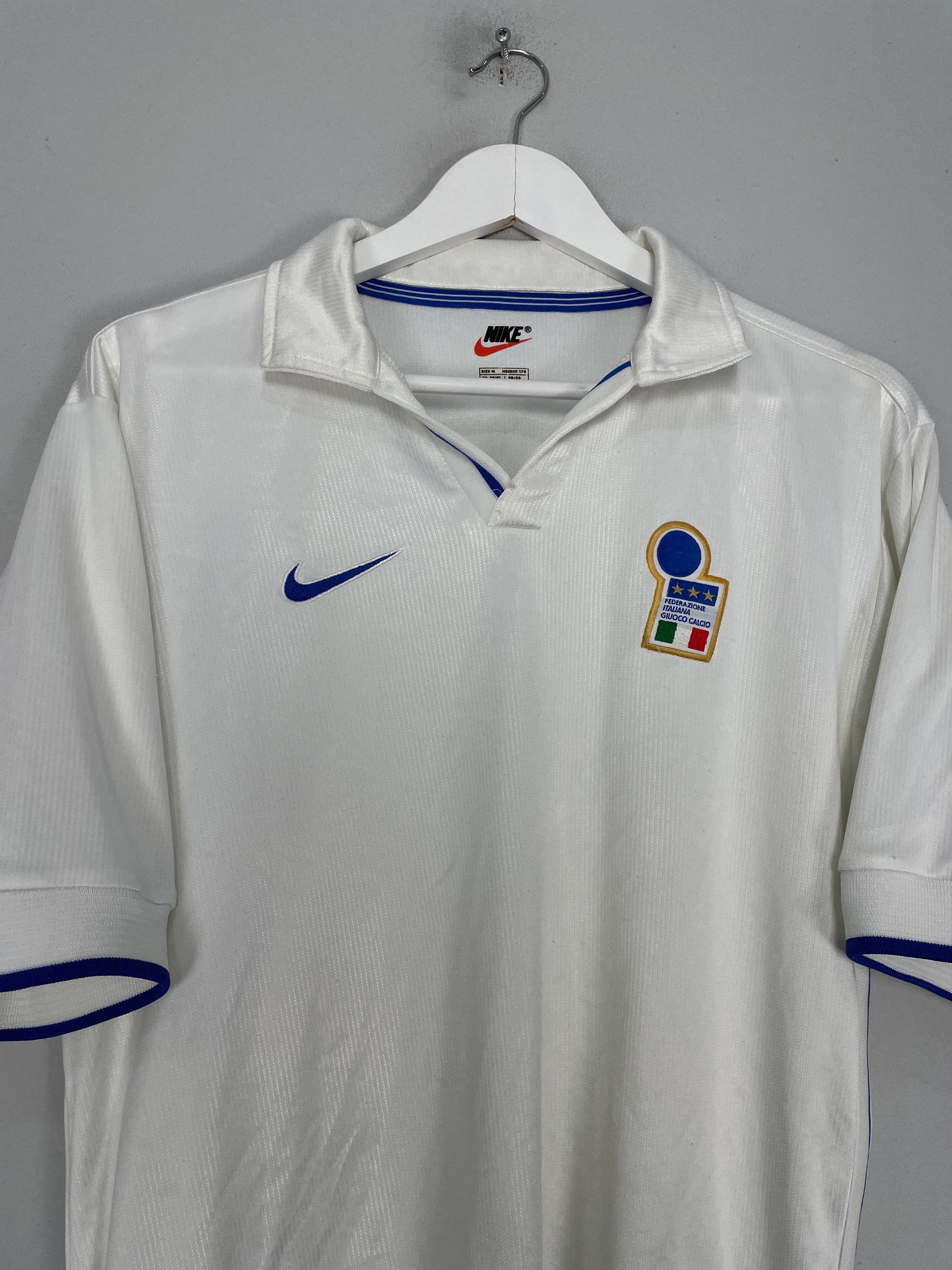 Shop 1997/98 ITALY AWAY SHIRT (M) NIKE, classic football shirts, vintage football shirts & retro soccer jerseys at Cult Kits