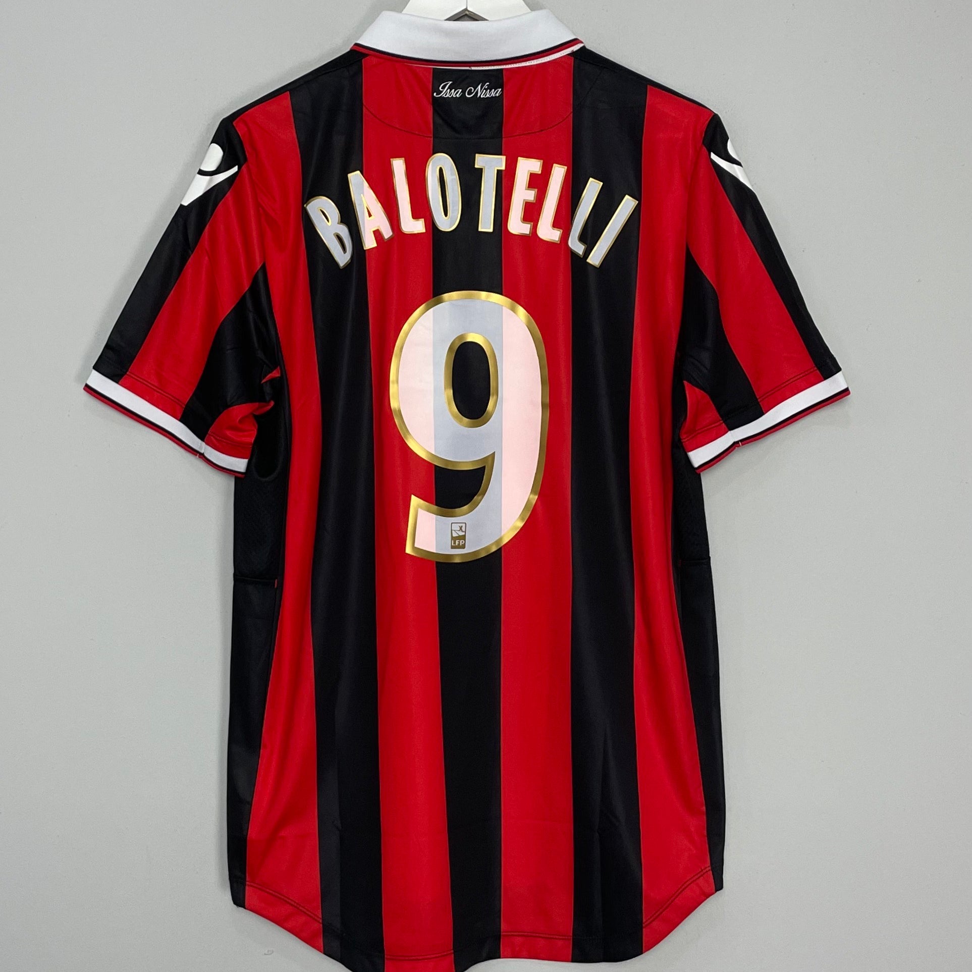 Shop 2017/18 OGC NICE BALOTELLI #9 HOME SHIRT (XL) MACRON, classic football shirts, vintage football shirts & retro soccer jerseys at Cult Kits
