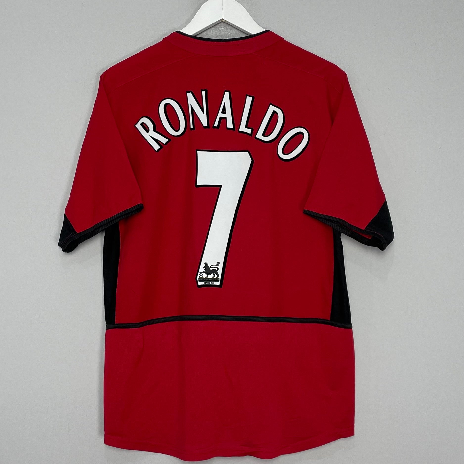Shop 2002/04 MANCHESTER UNITED RONALDO #7 HOME SHIRT (M) NIKE, classic football shirts, vintage football shirts & retro soccer jerseys at Cult Kits