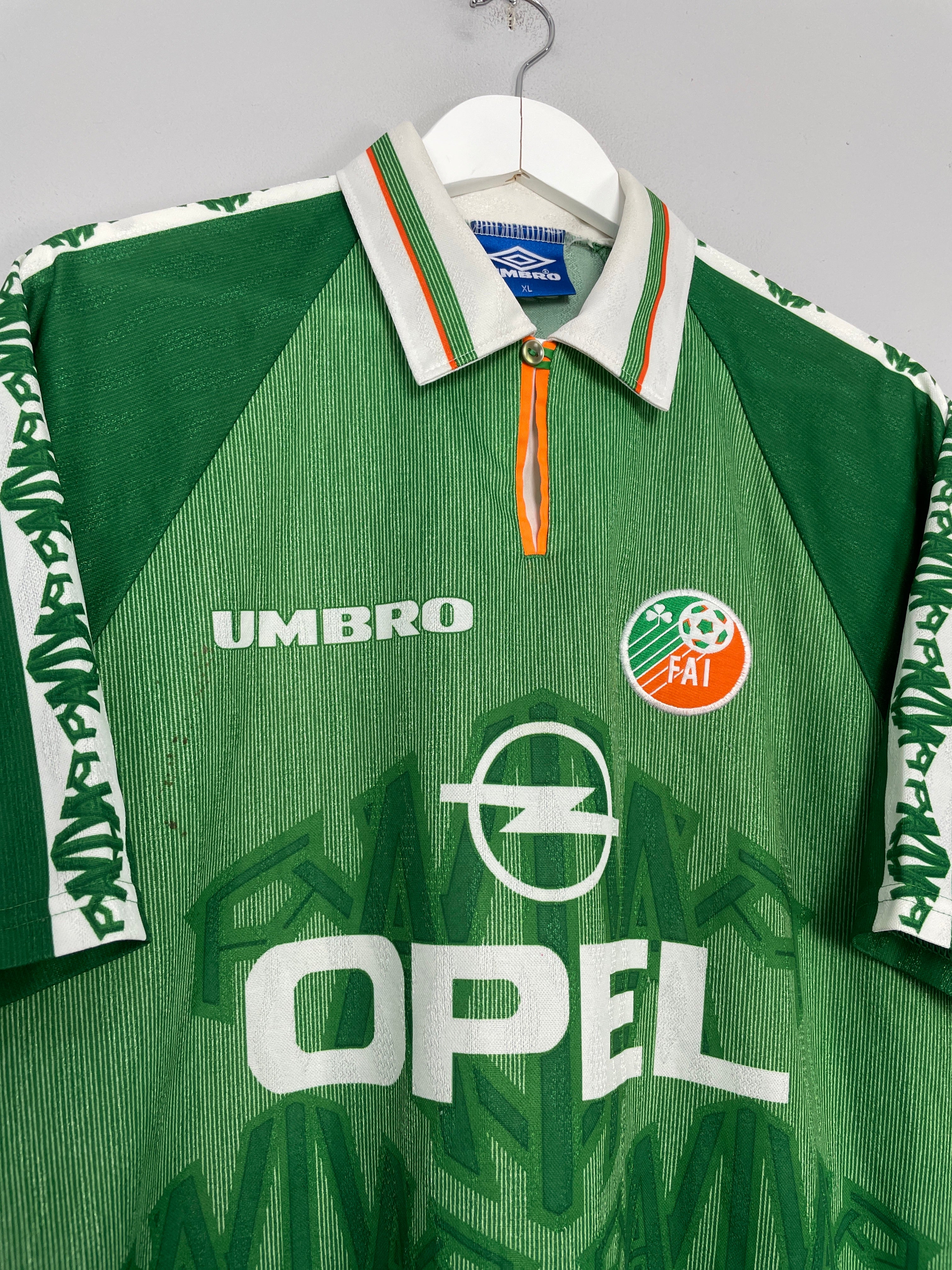 Shop 1996/97 IRELAND HOME SHIRT (XL) UMBRO, classic football shirts, vintage football shirts & retro soccer jerseys at Cult Kits