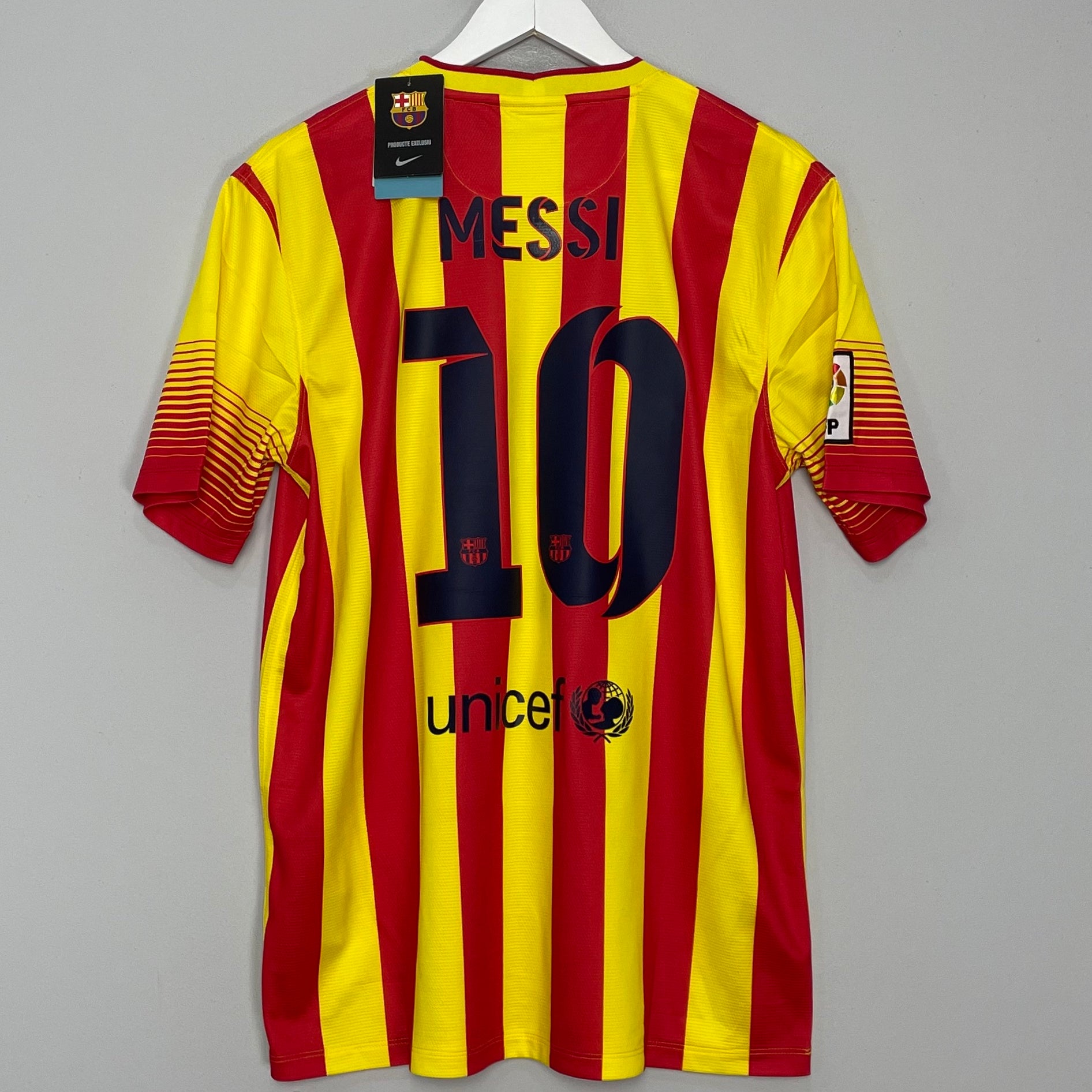 Shop 2013/14 BARCELONA MESSI #10 *BNWT* AWAY SHIRT (L) NIKE, classic football shirts, vintage football shirts & retro soccer jerseys at Cult Kits
