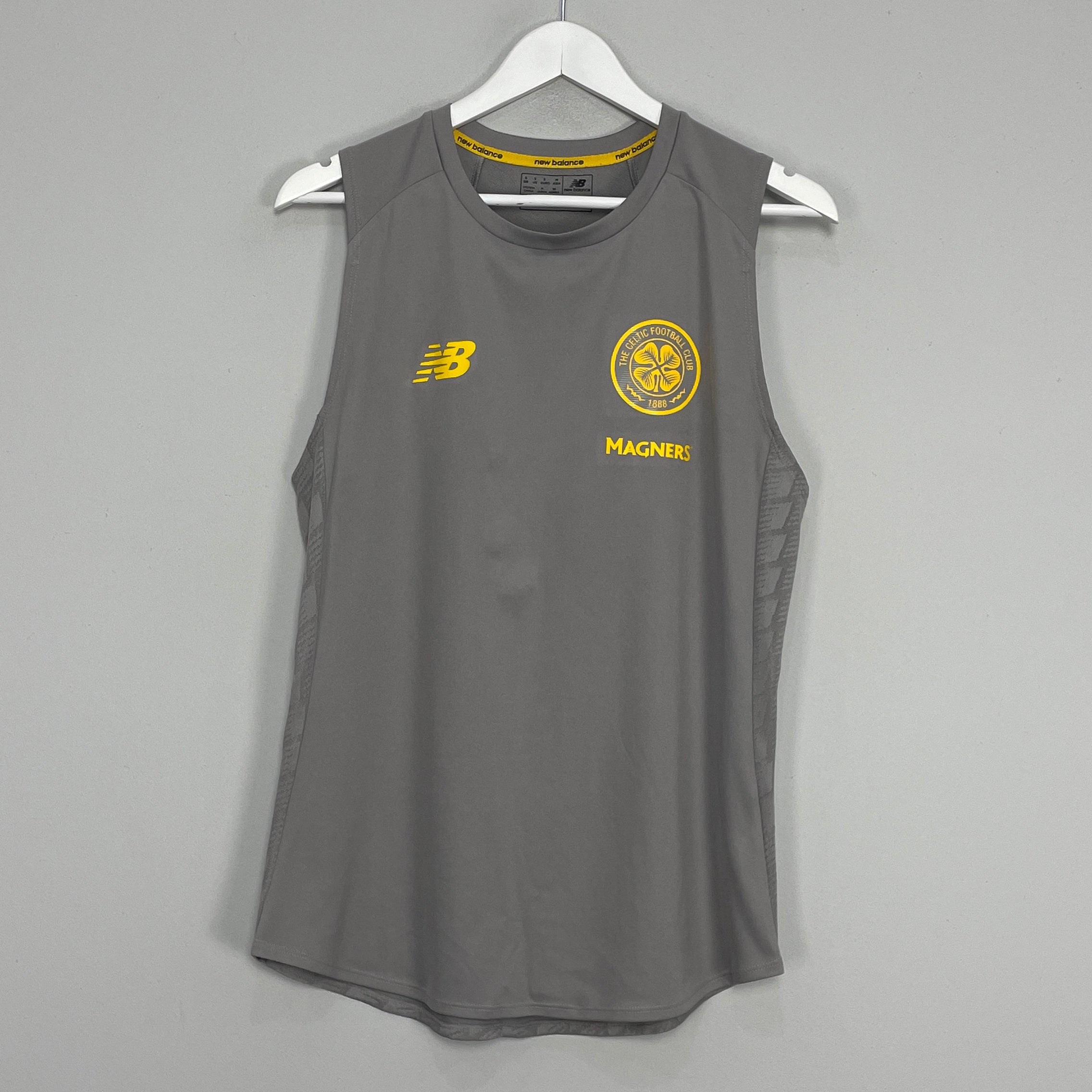 Shop 2018/19 CELTIC TRAINING VEST (S) NEW BALANCE, classic football shirts, vintage football shirts & retro soccer jerseys at Cult Kits