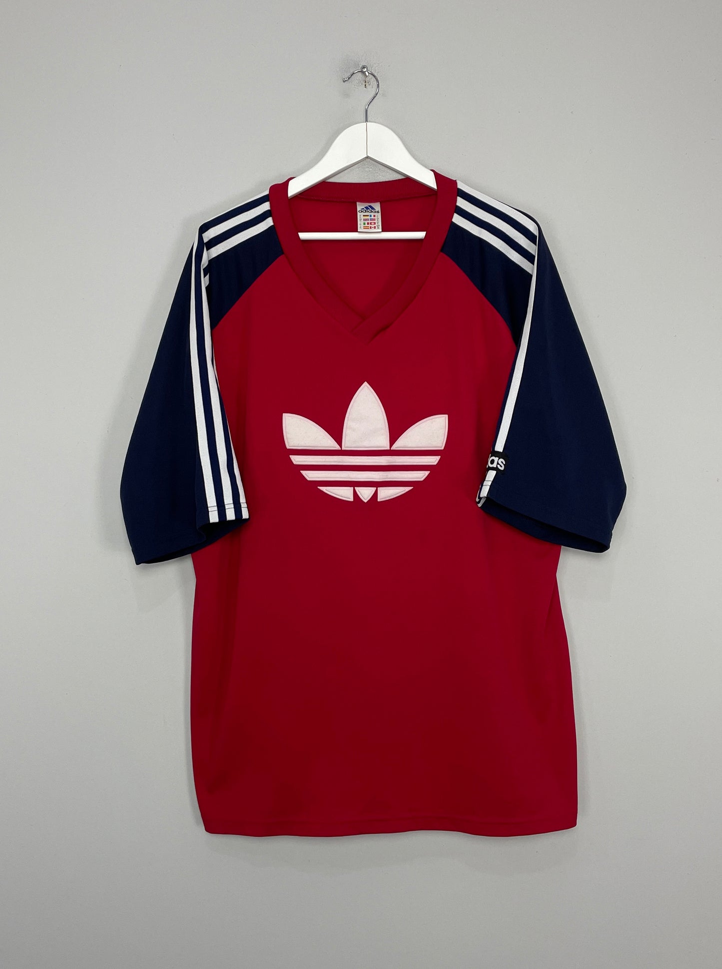 Image of the Adidas training shirt from the 2001/02 season