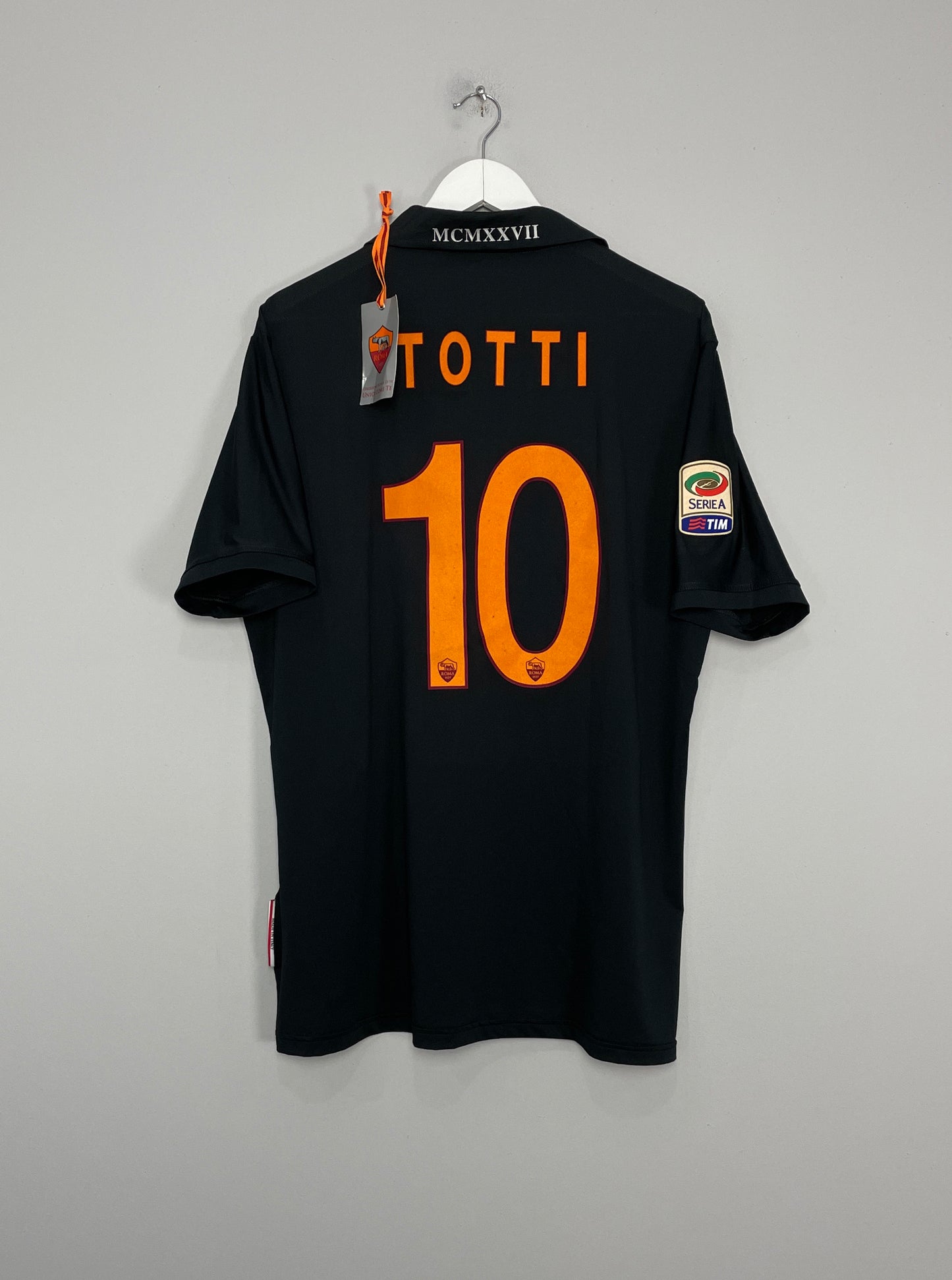 Image of the Roma Totti shirt from the 2013/14 season